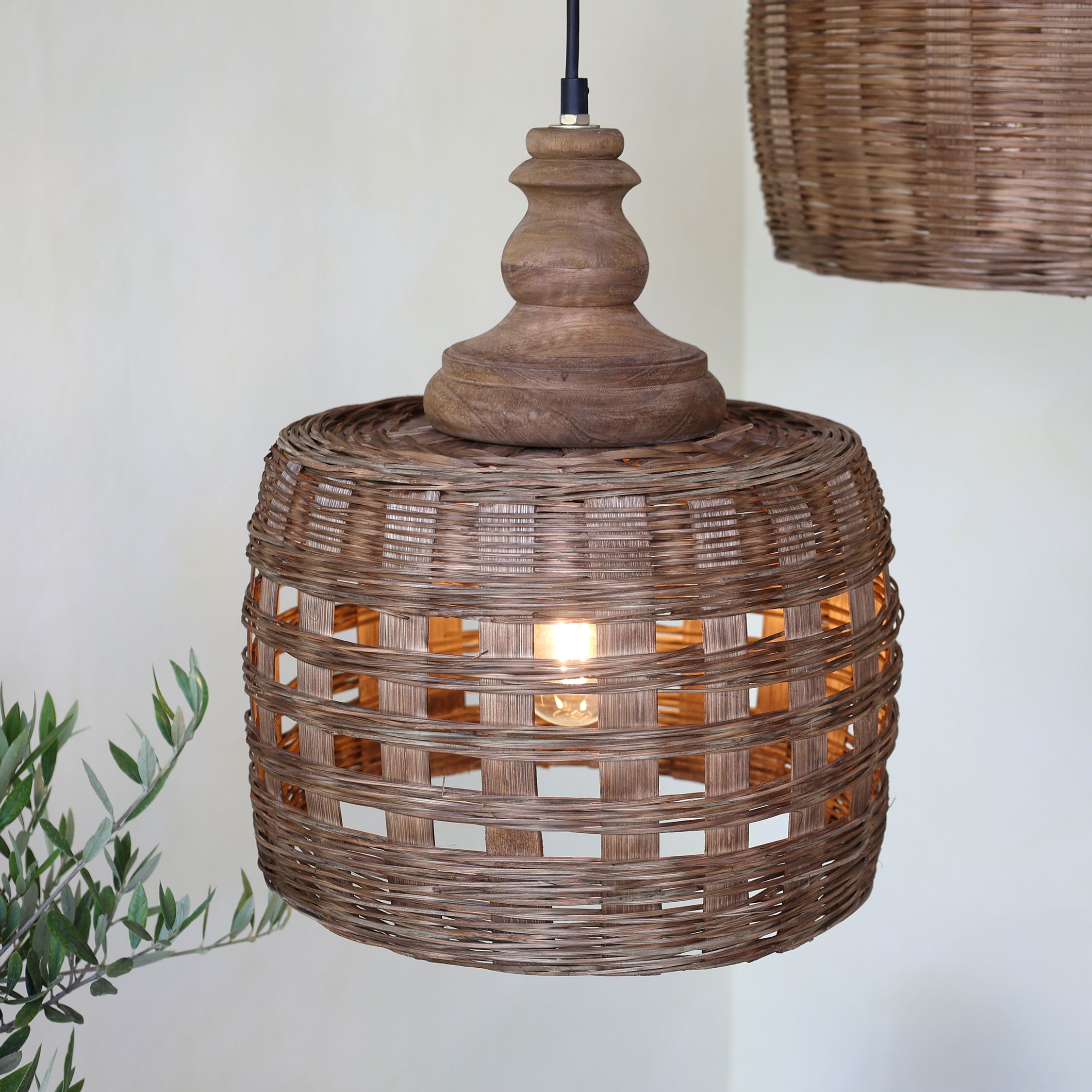 Lampe aus Rattangeflecht mit E27-Fassung, natur