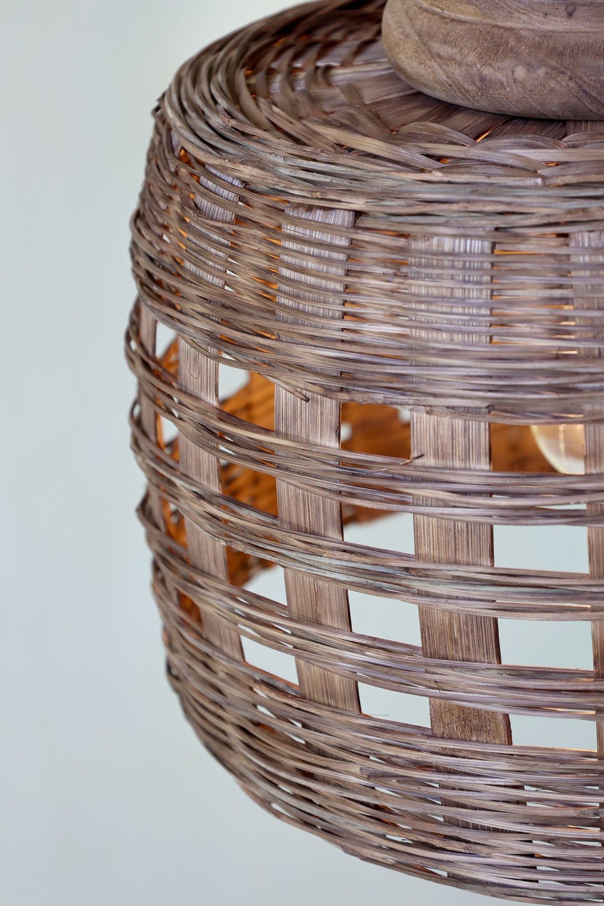 Lampe aus Rattangeflecht mit E27-Fassung, natur