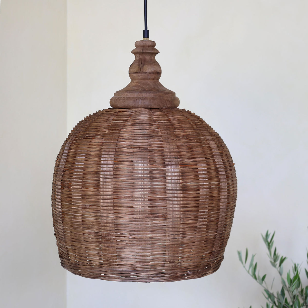 Lampe aus Rattangeflecht mit E27-Fassung, natur