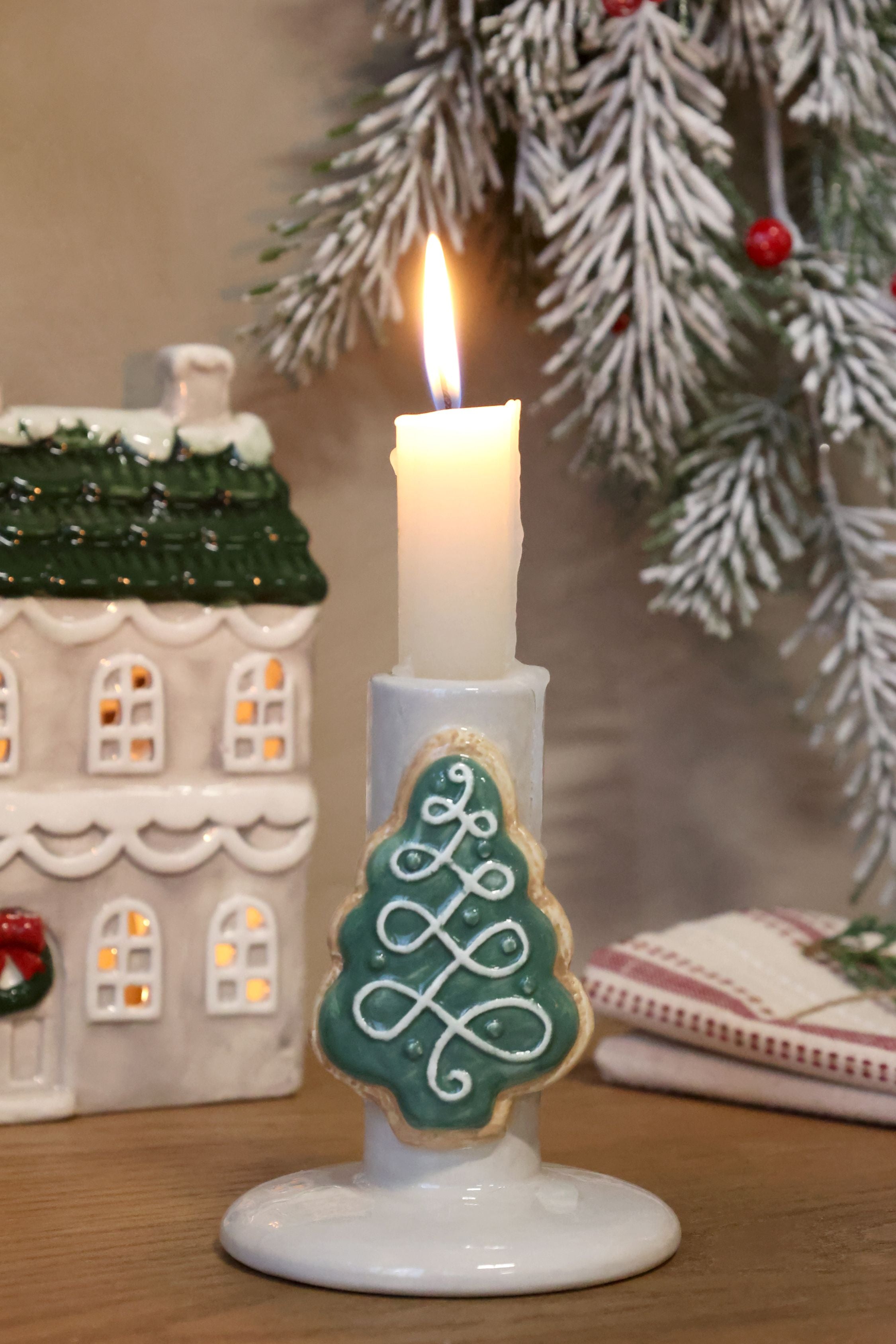 Kerzenständer mit Weihnachtsbaum, creme, 10 cm hoch