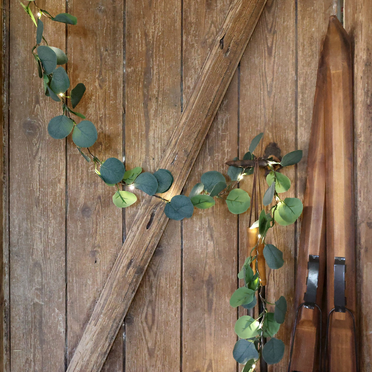 LED Lichterkette mit Eukalyptusblättern, 190 cm, grün