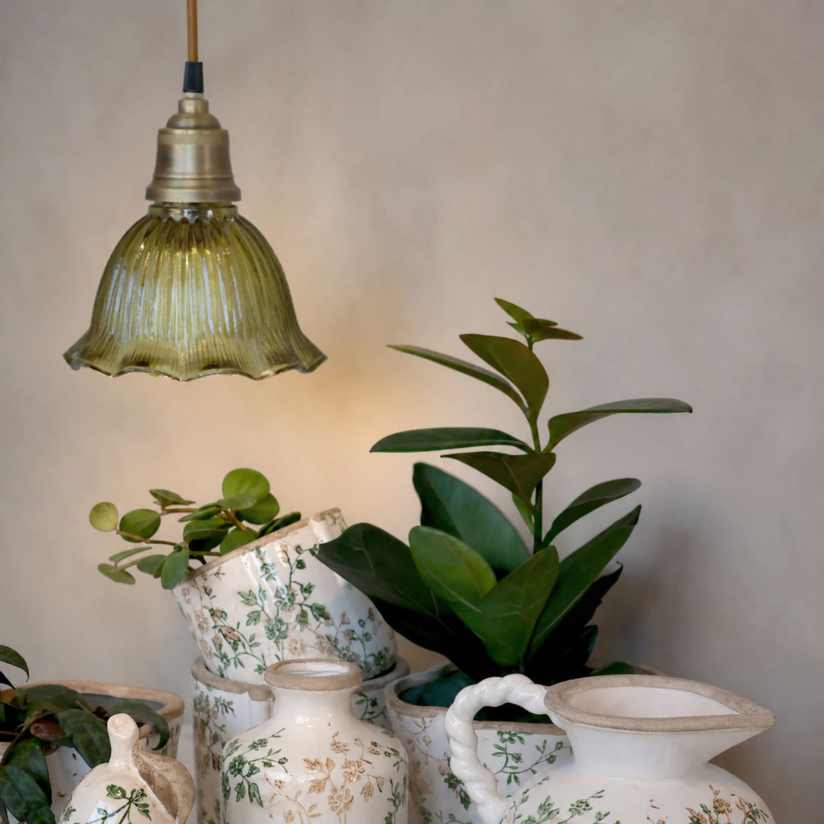 Lampe mit Messingoberfläche, oliv, 18 cm hoch