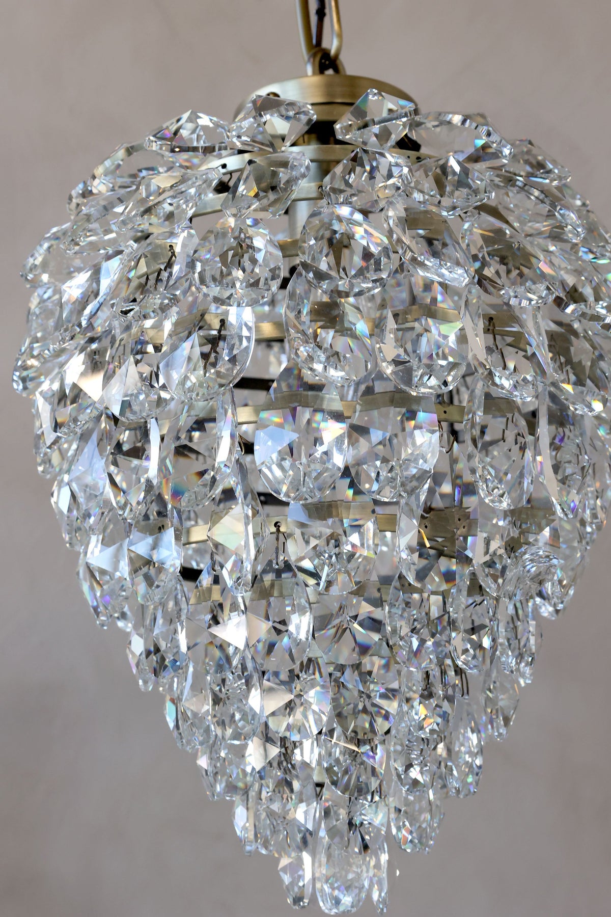 Kronleuchter Versailles mit Glasprismen, antique messing