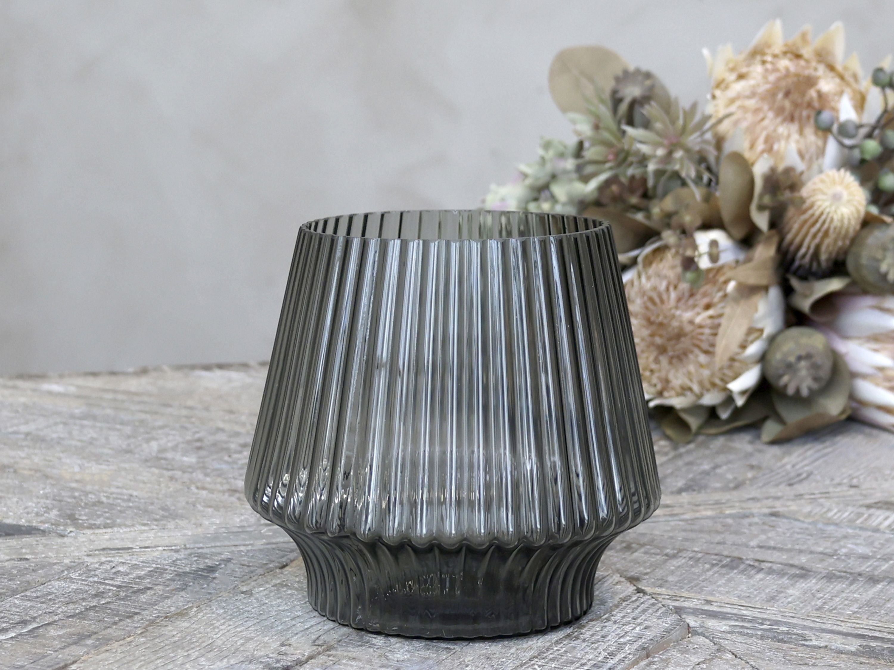Vase mit Rillen in Kohle, 17 cm hoch