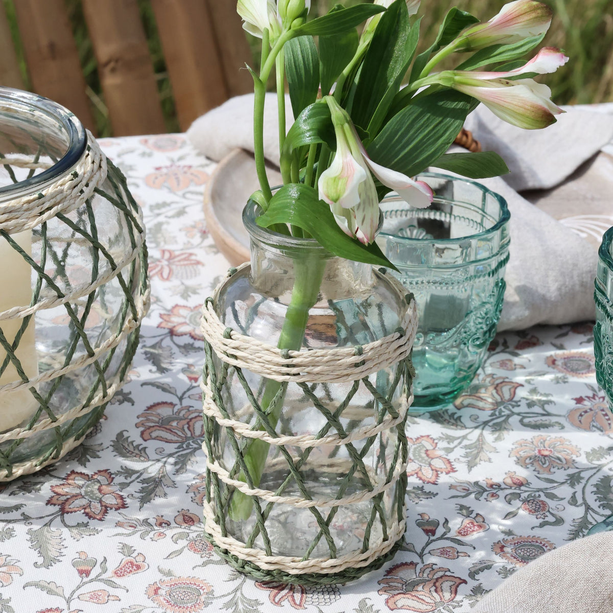 Flasche mit geflochtenem Muster als Vase, 16 cm hoch