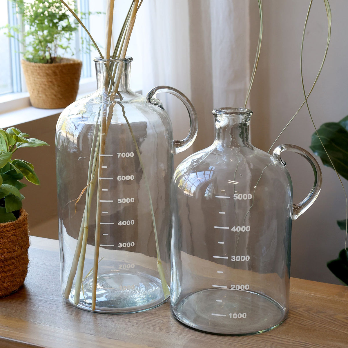 Dekorative Glasflasche als Vase, 32 cm hoch