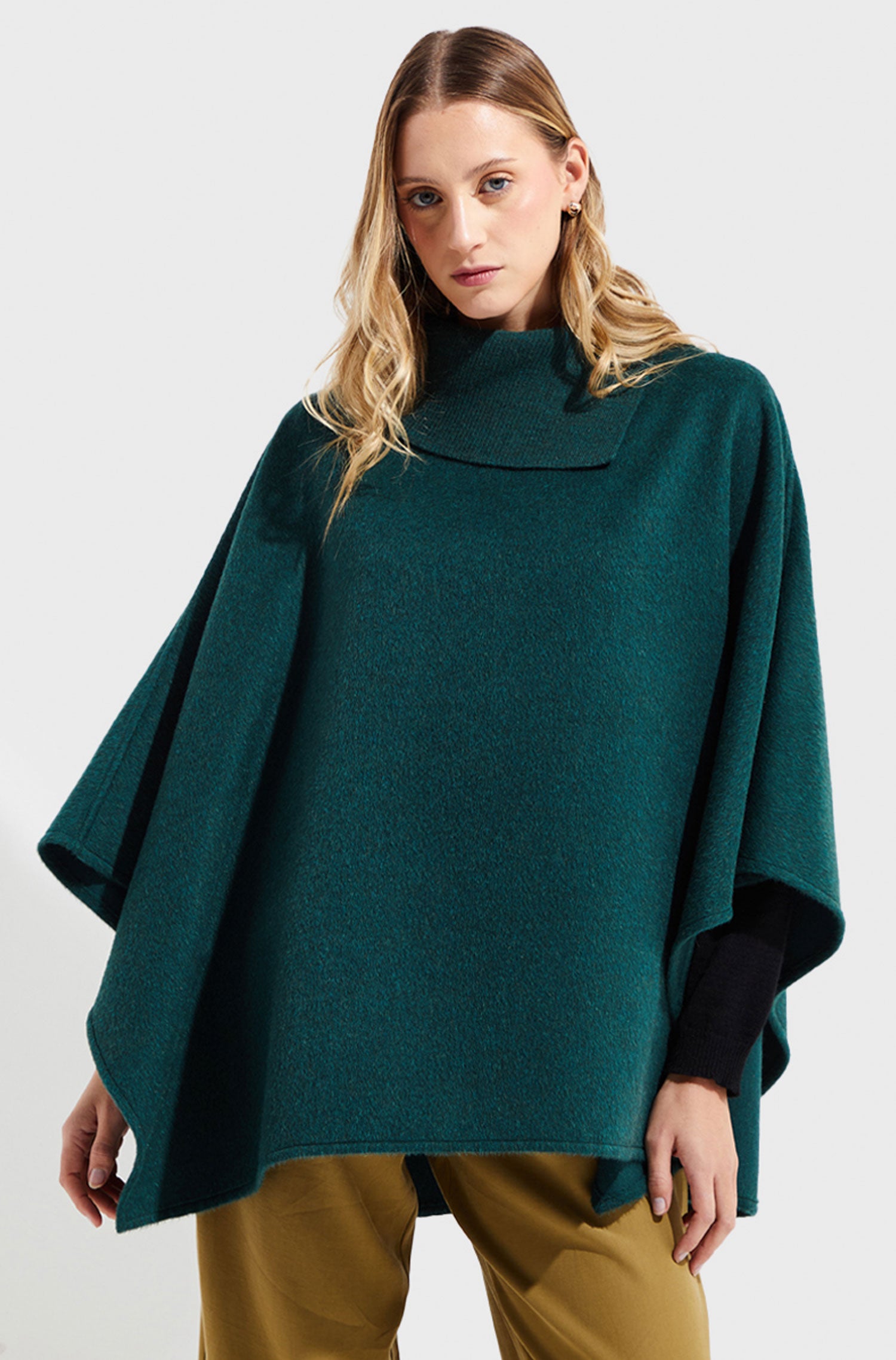 Alpaka Cape YSSEY aus Alpaka & Wolle