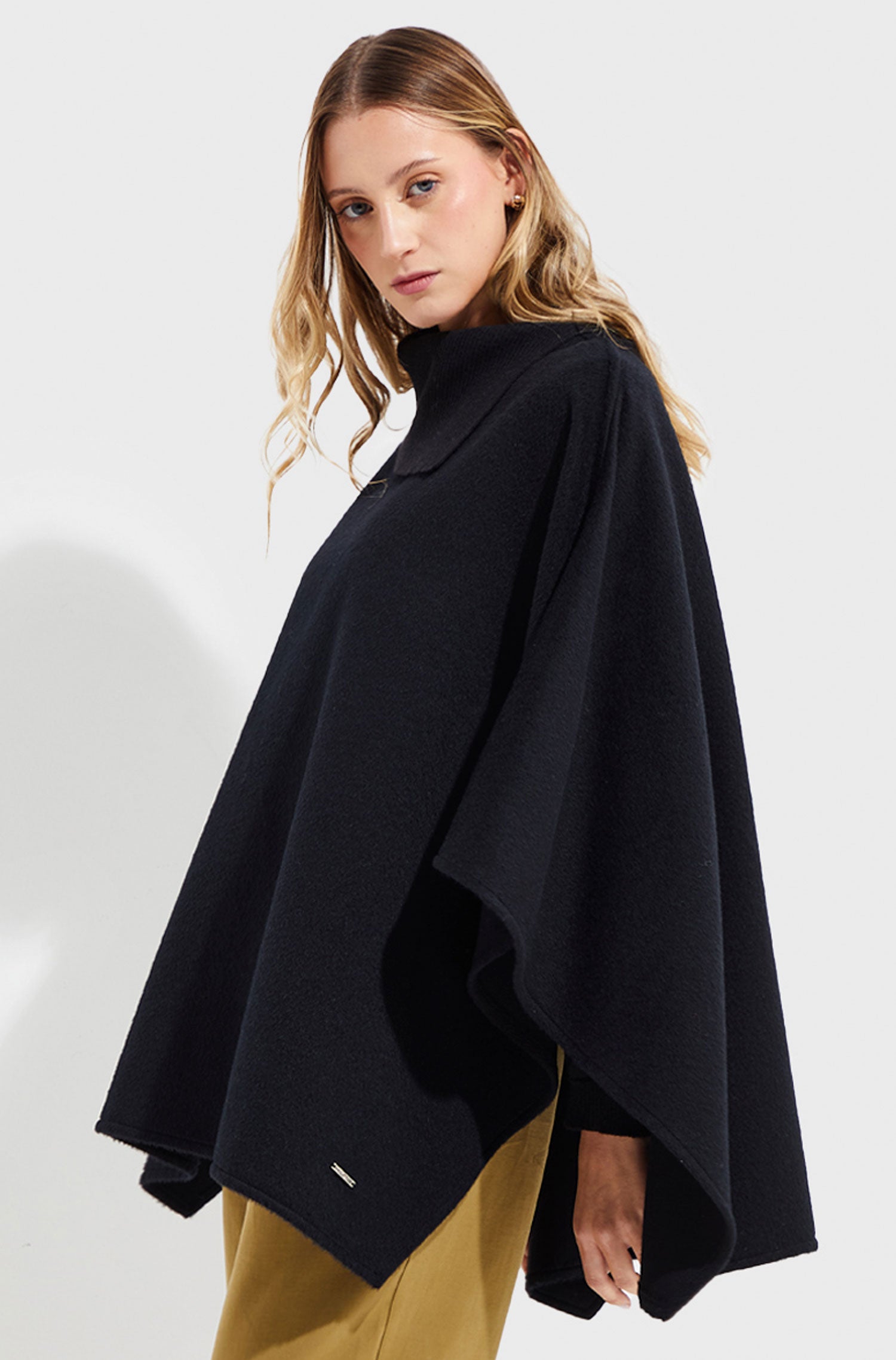 Alpaka Cape YSSEY aus Alpaka & Wolle