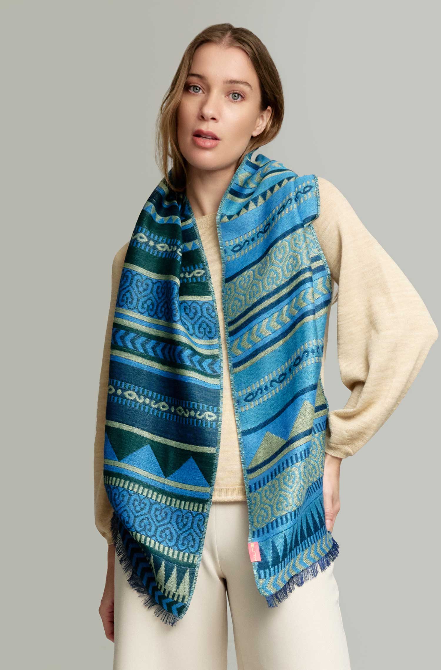 Alpaca woven scarf YARANGA made of baby alpaca & silk