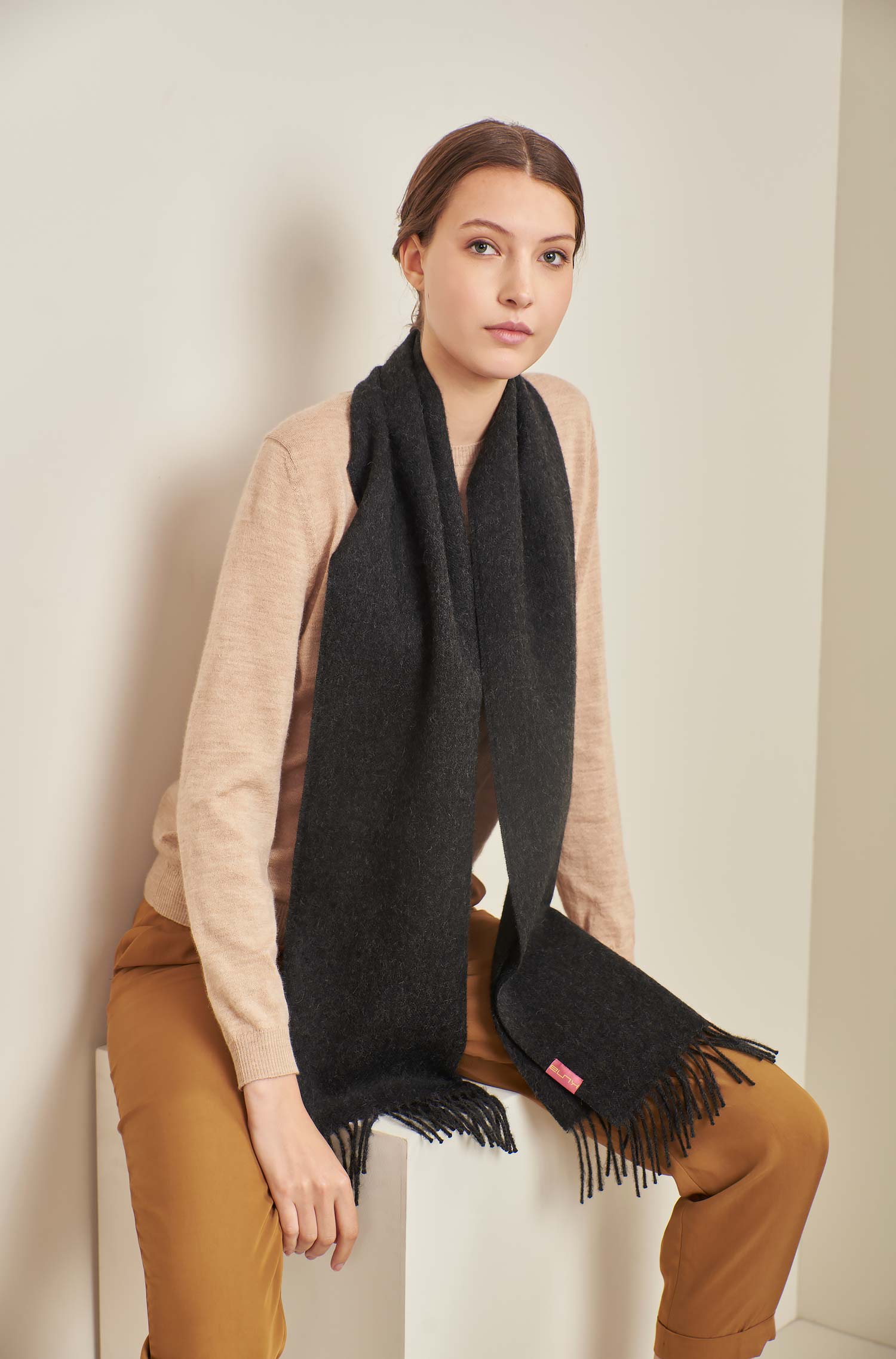 Écharpe ADRIAN en pur baby alpaga pour hommes et femmes de KUNA Essentials