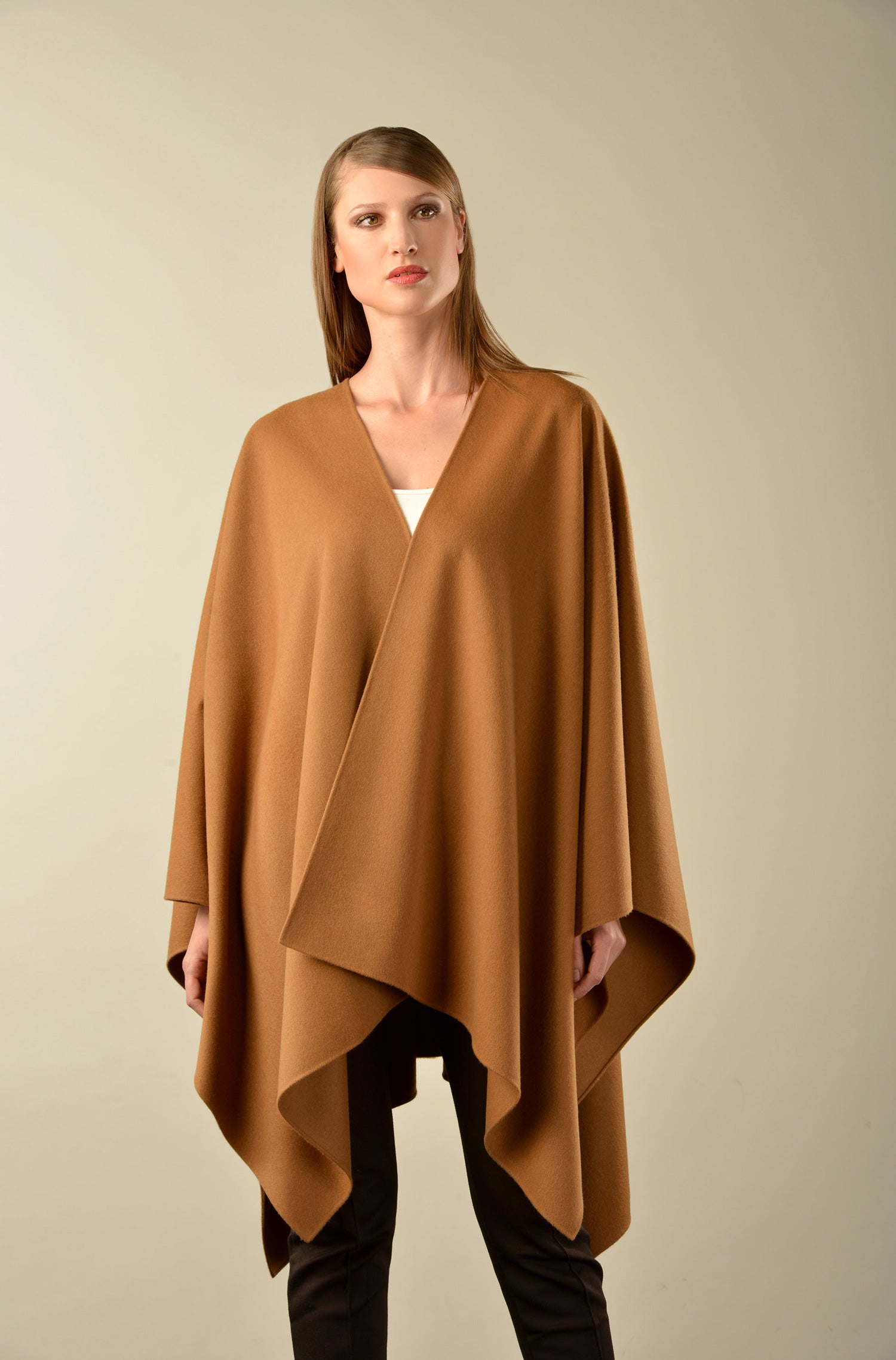 100% Vikunja Cape BETTY für Damen