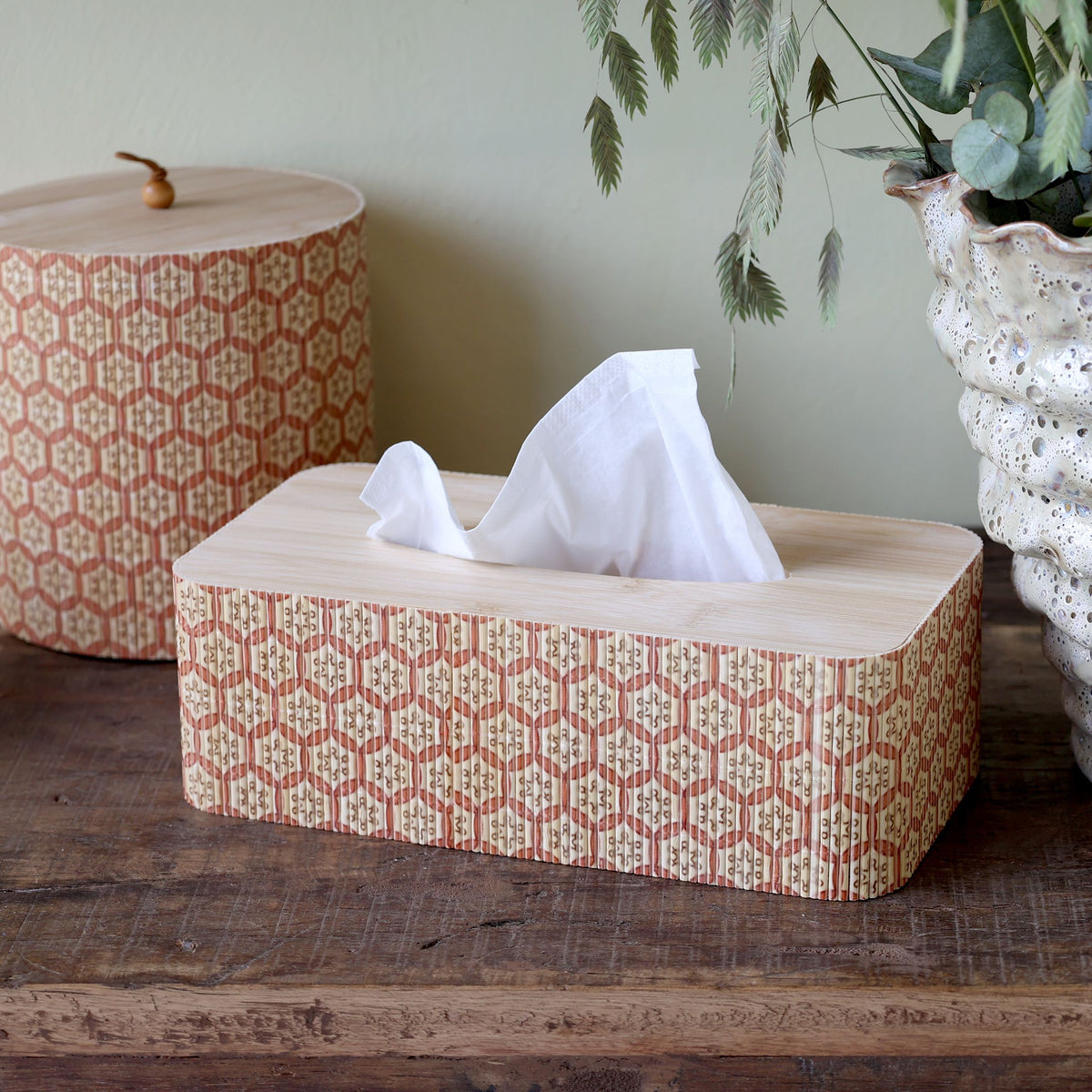 Serviettenbox aus Bambus in Coral Blush und Natur
