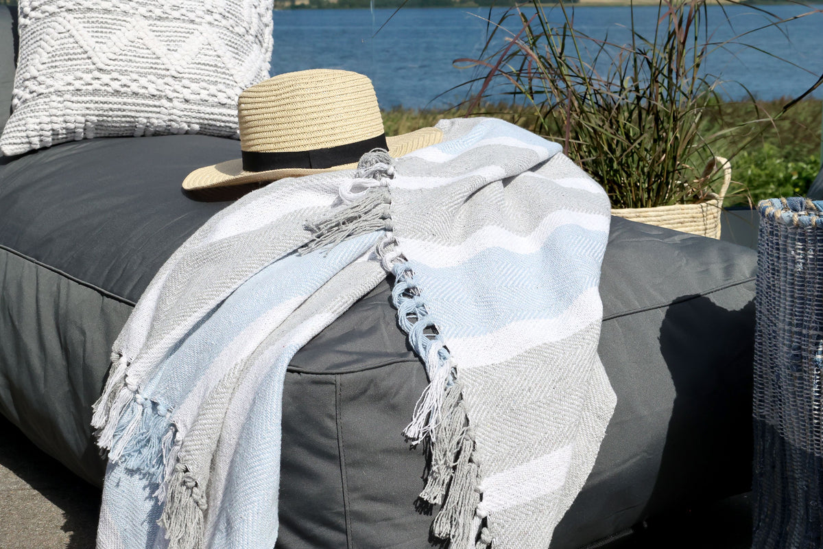 Plaid Decke Aix in Franz. Grau und Sky Blue