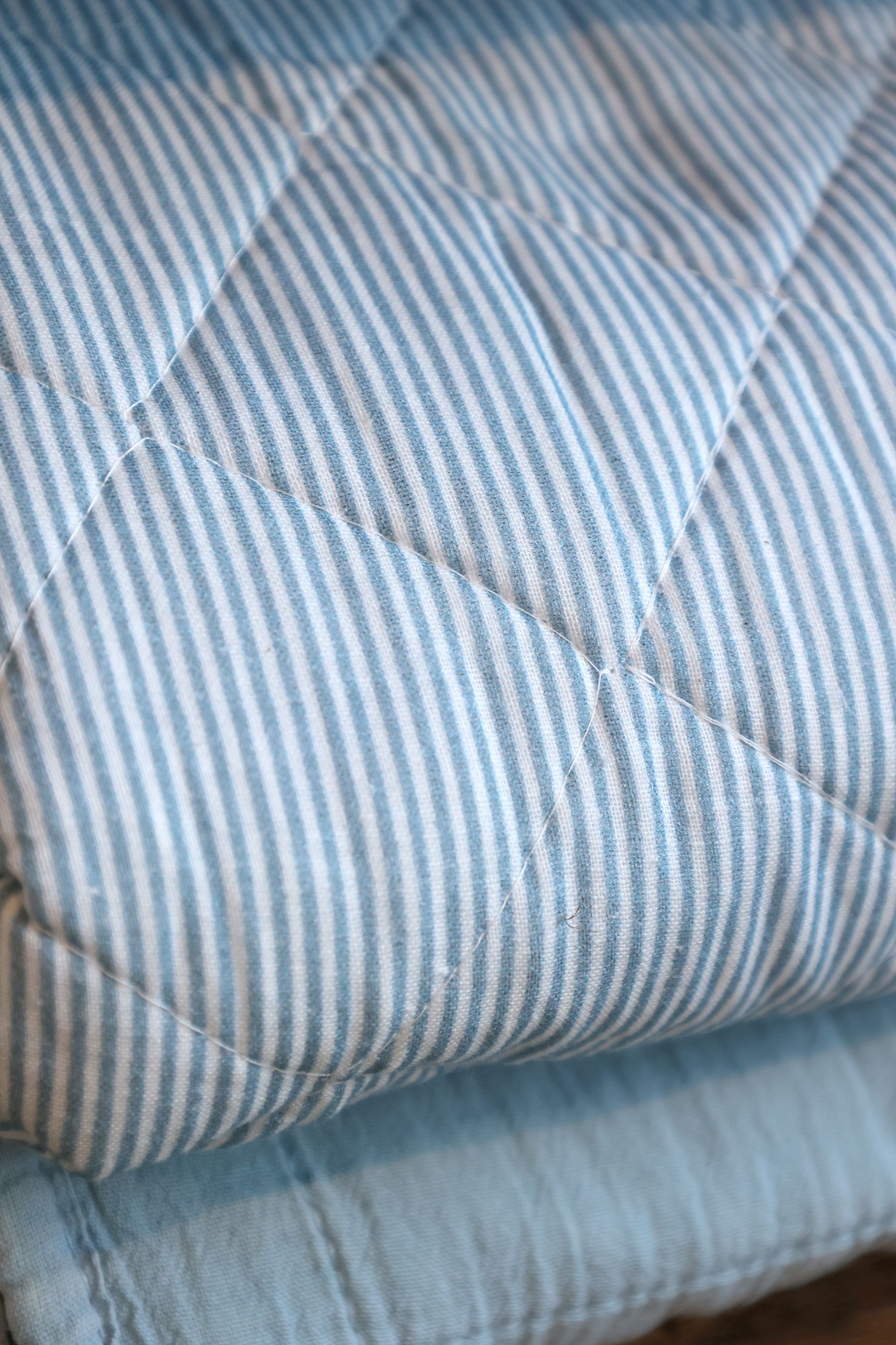 Quilt Aix Maritimes Streifenmuster, 180x130 cm, sky blue