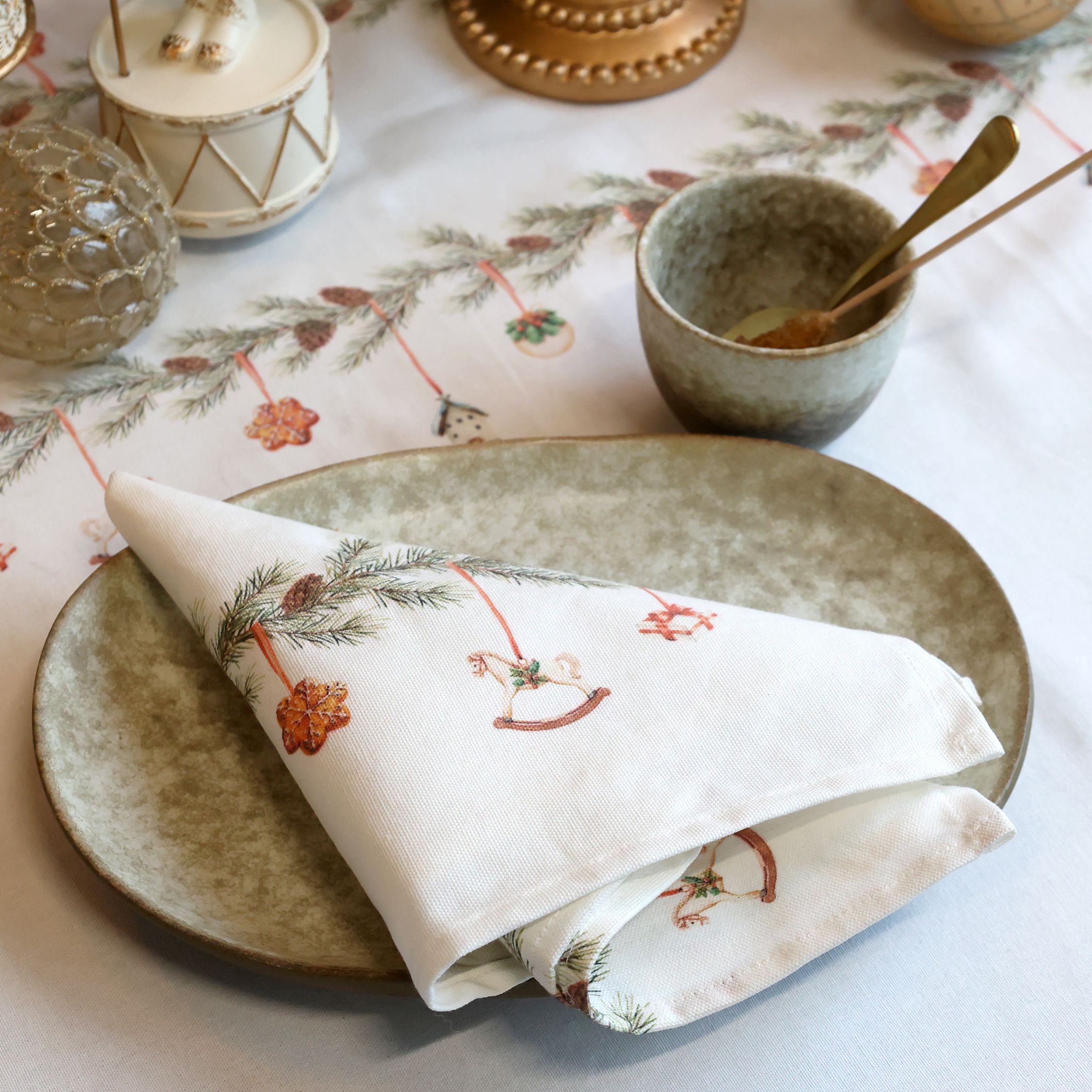 Aix Stoffserviette mit Girlanden, 40 x 40 cm, creme