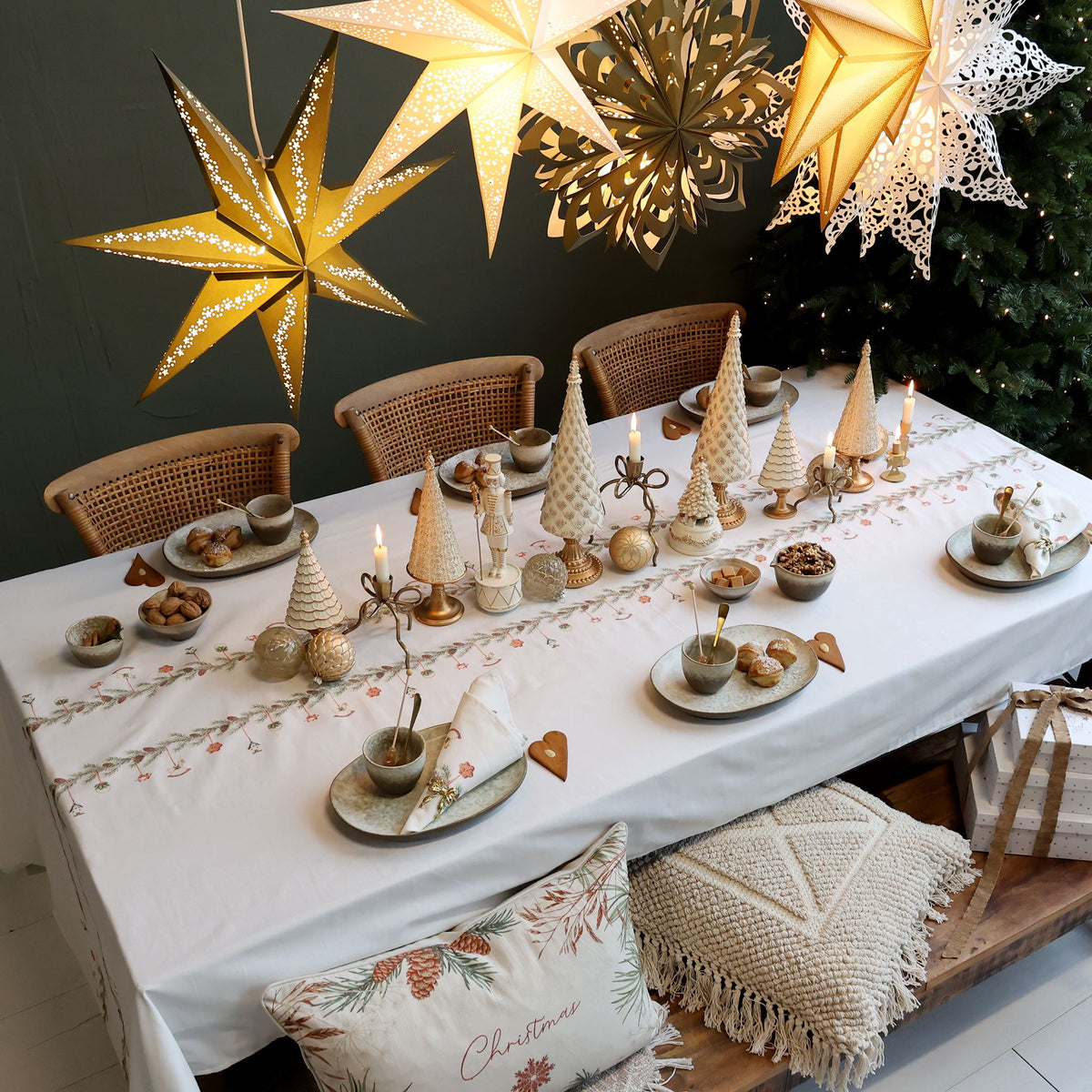 Tischdecke mit Girlanden, 360 cm lang, creme