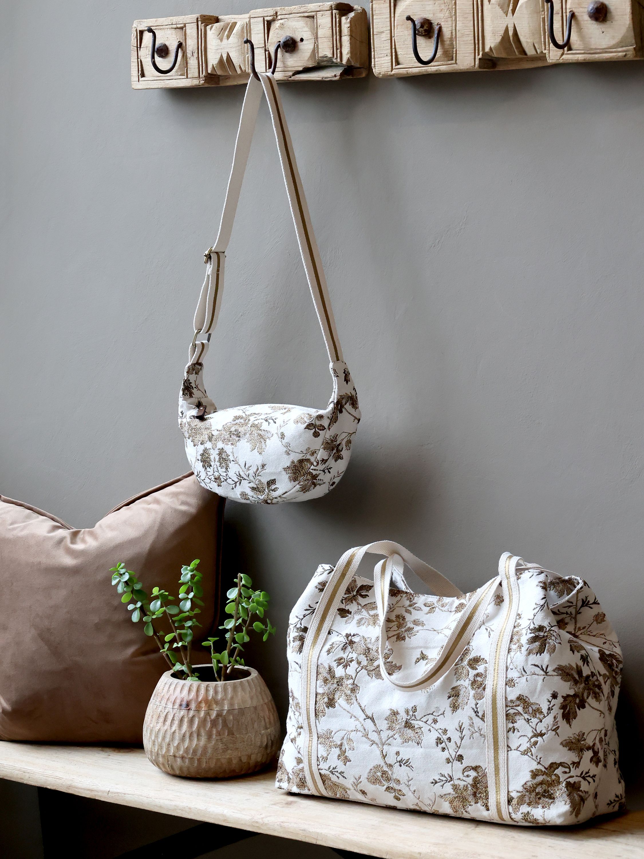 Gürteltasche Damen Creme mit Goldmuster