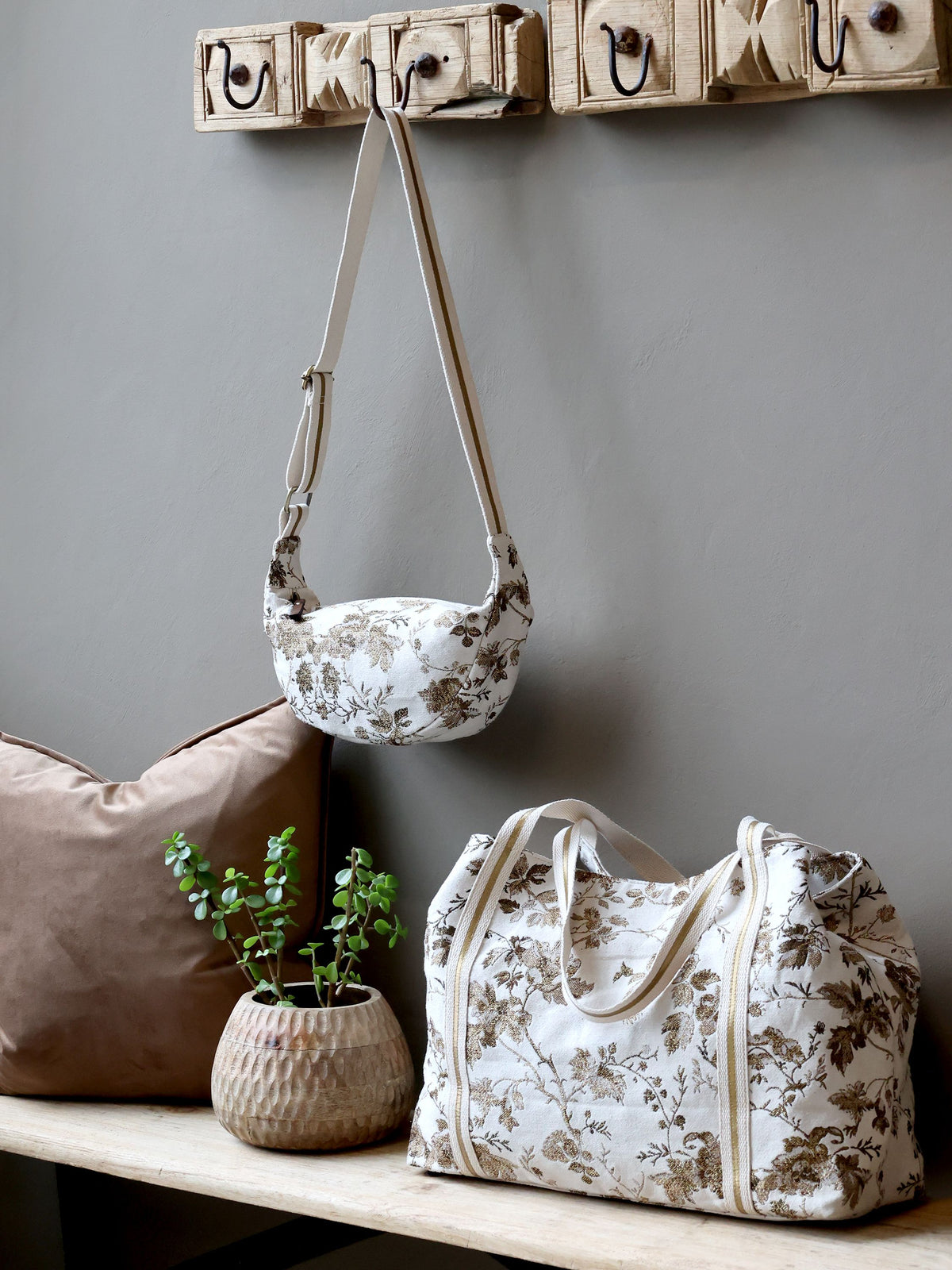 Shopper-Tasche mit Goldmuster – Creme, 58 cm lang
