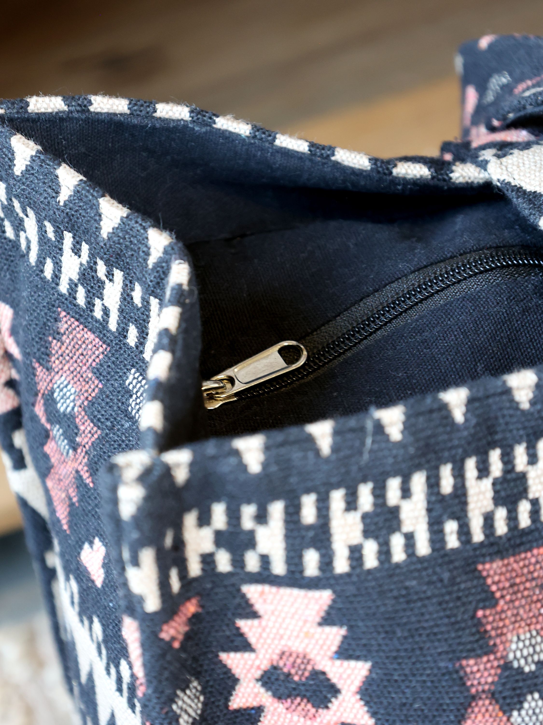 Shopper mit Jacquardmuster in Kohle