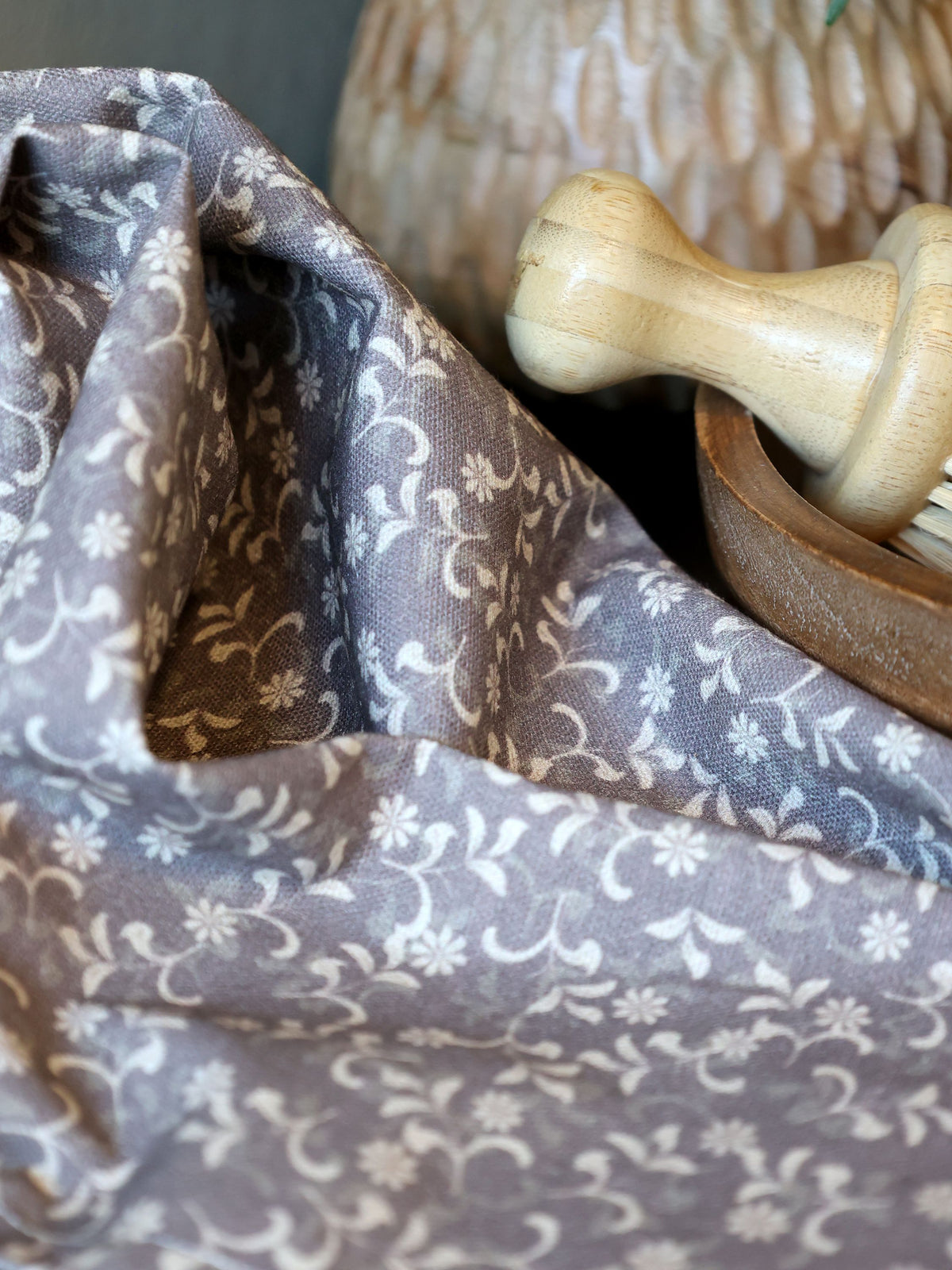 Aix Geschirrtuch mit Blumen in Latte und Sand
