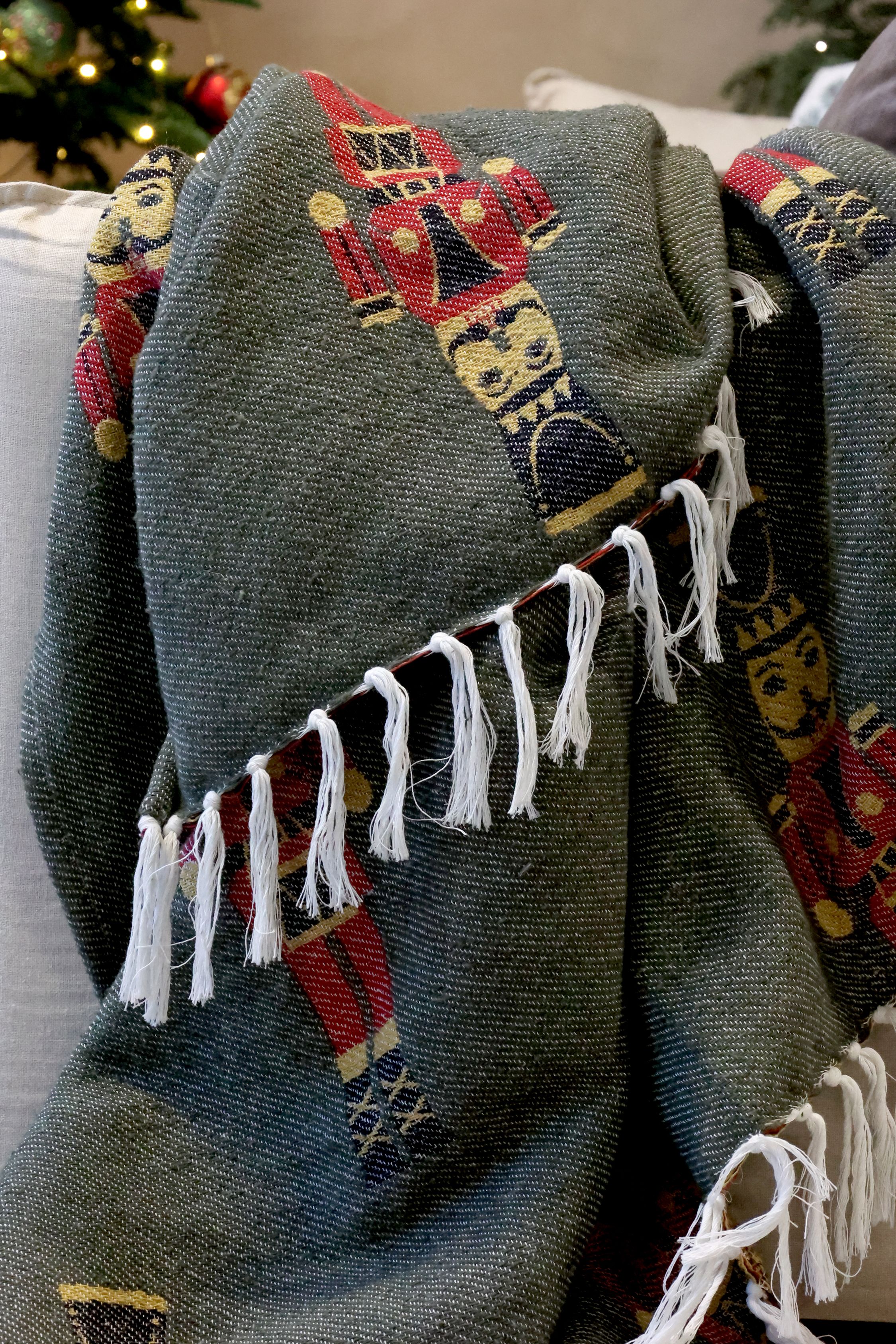 Aix Plaid aus Baumwolle mit Nussknacker, oliv