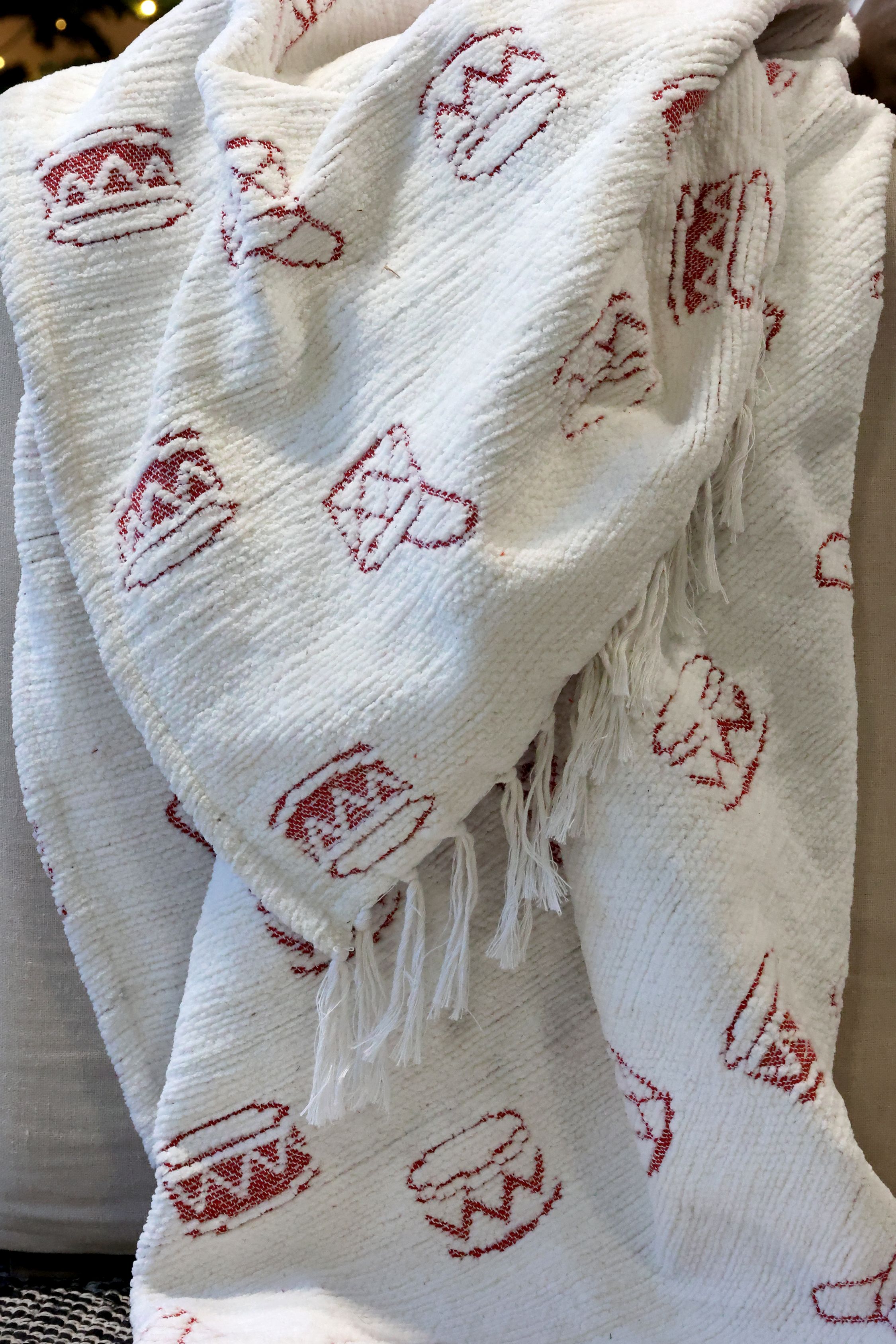 Plaid Decke aus Chenille in Creme und Cherry