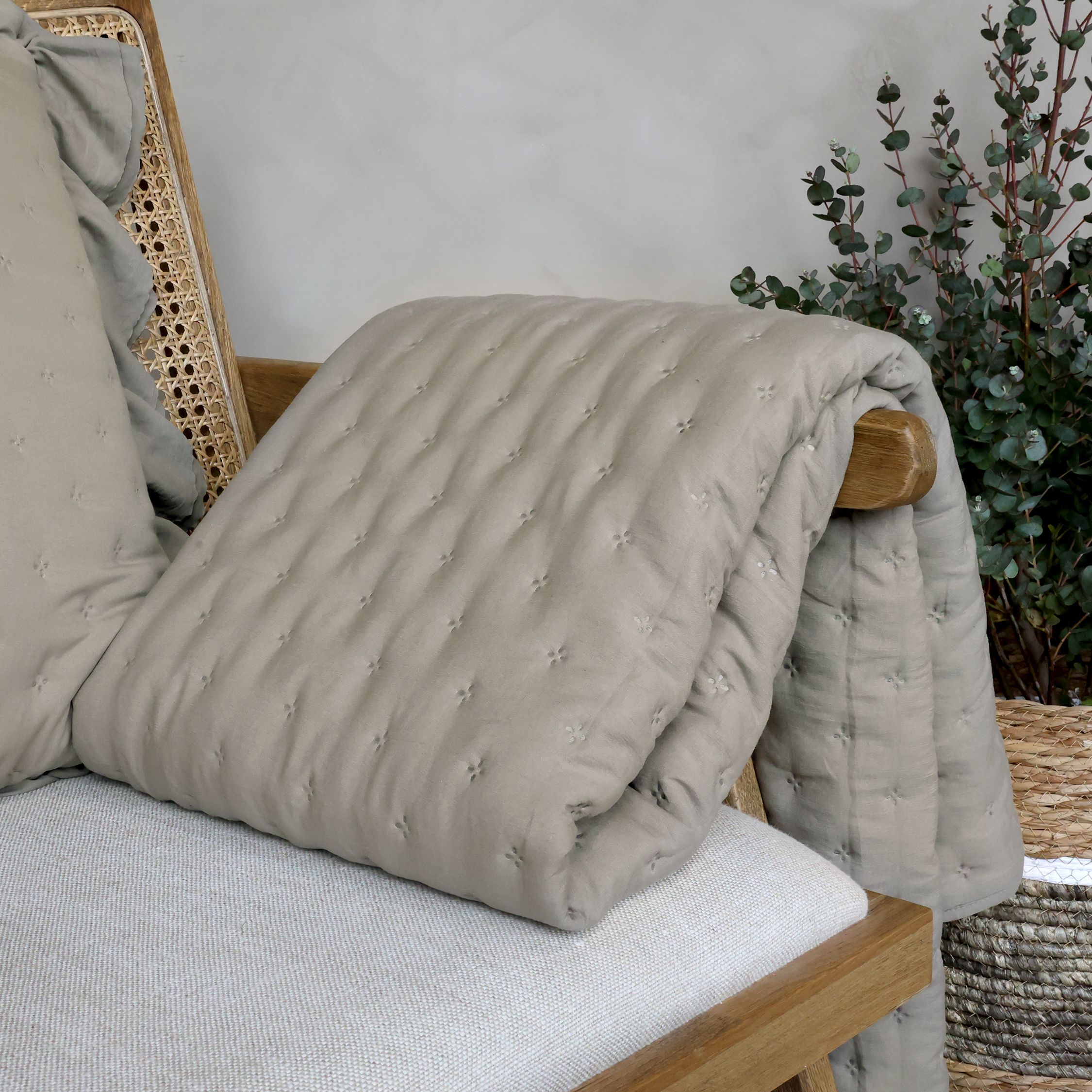 Quilt Aix Soft in Latte, 180 cm x 130 cm