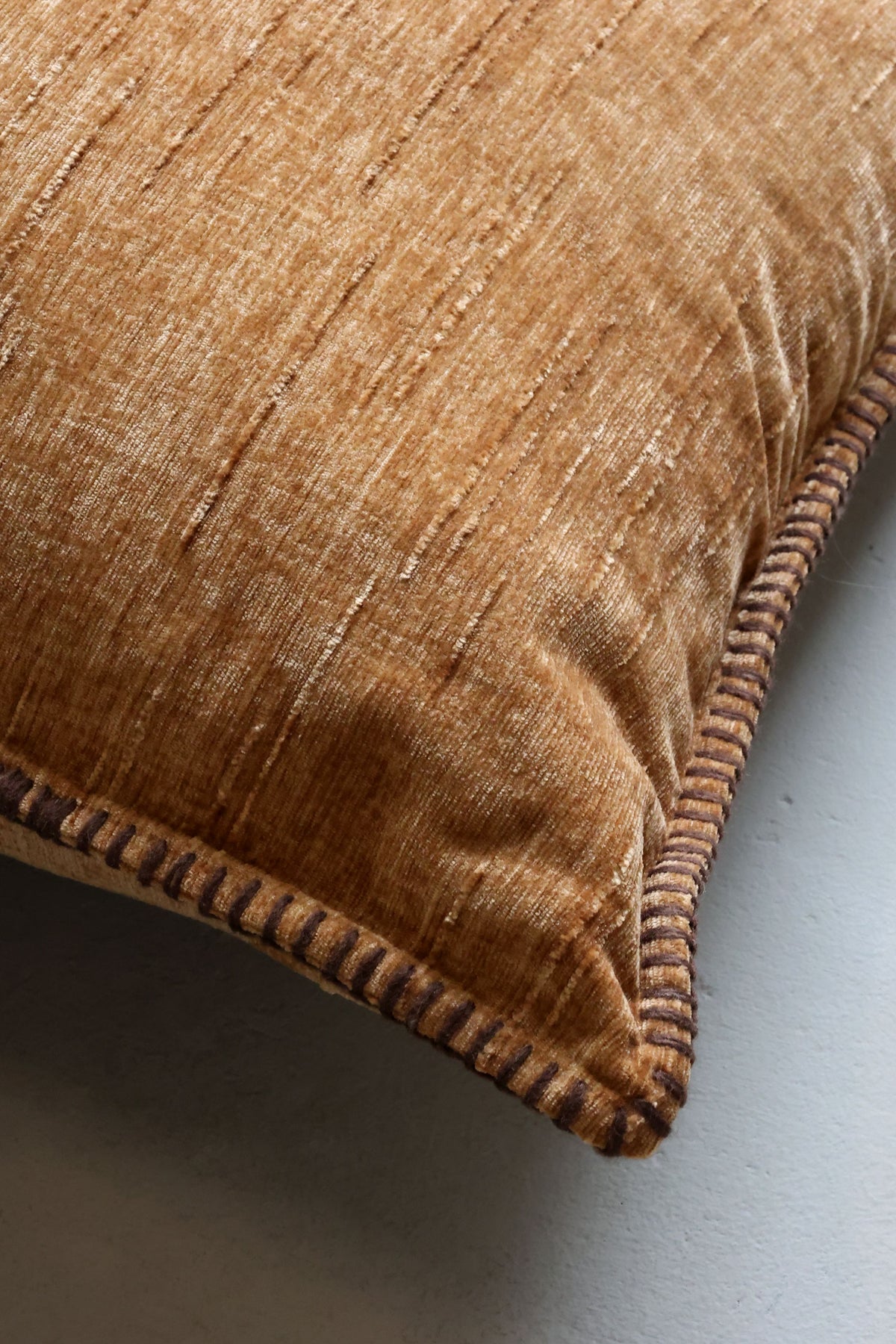 Kissenbezug 50x50 cm Chenille mit Schweizer Kante