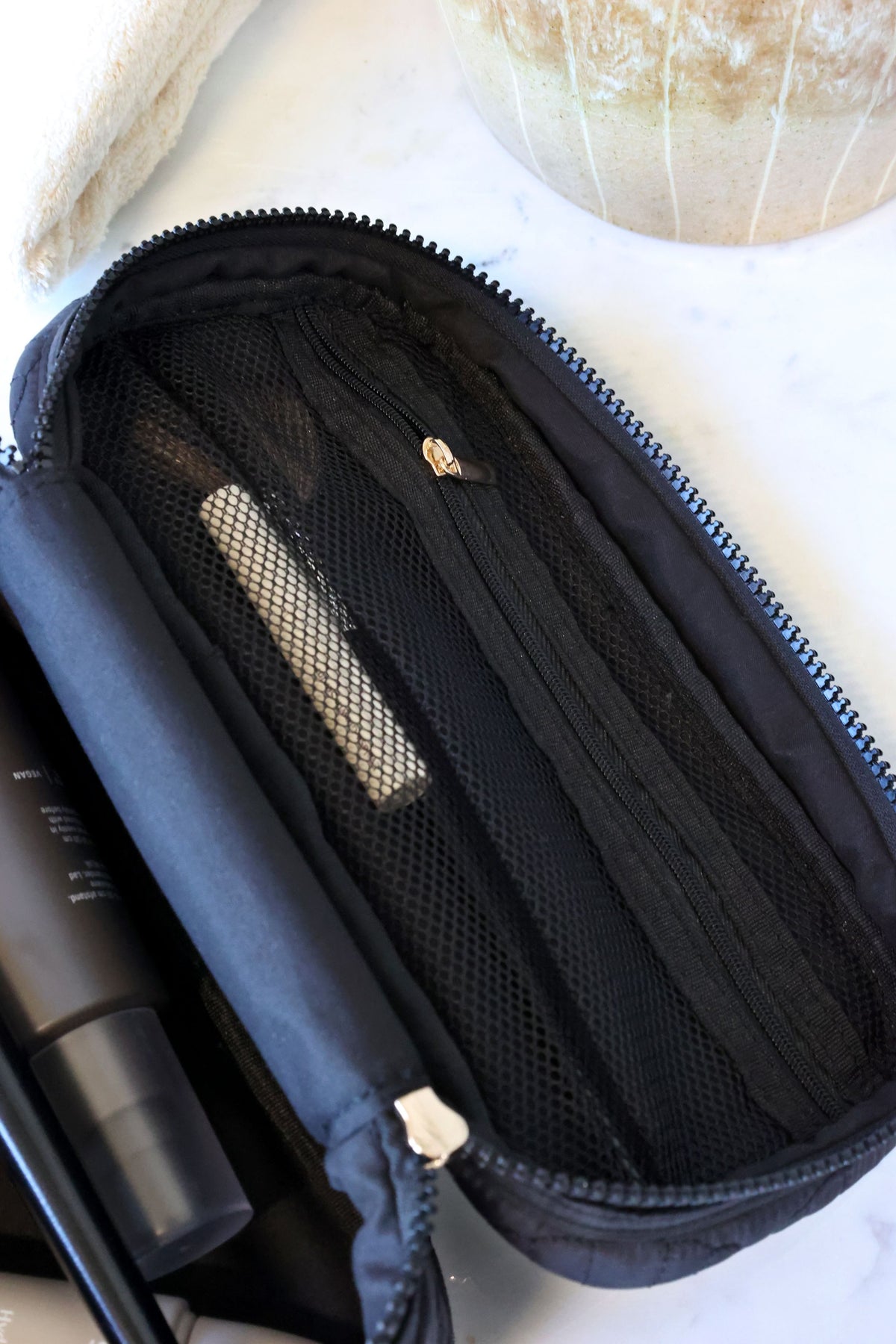 Kulturtasche mit Muschelmuster, schwarz, 24 cm lang
