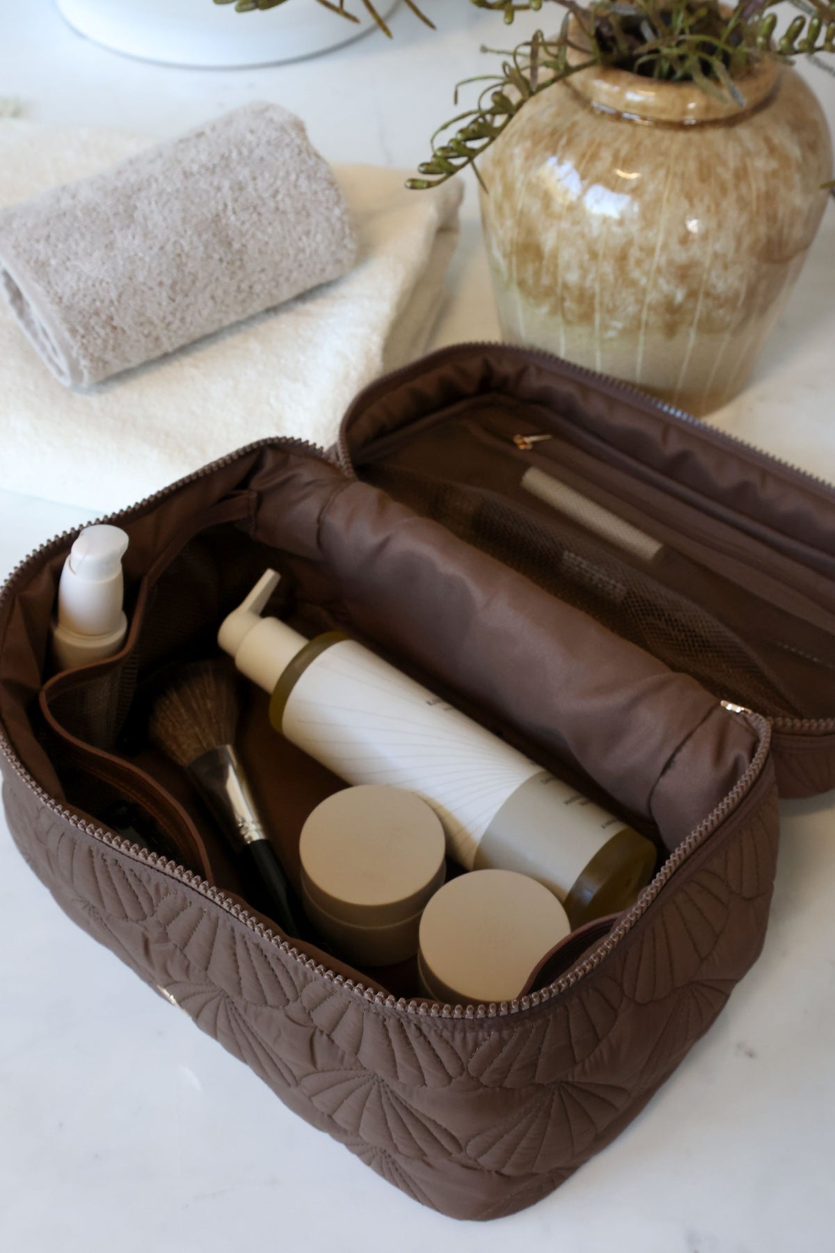 Kulturtasche mit Muschelmuster, coffee, 27 cm lang
