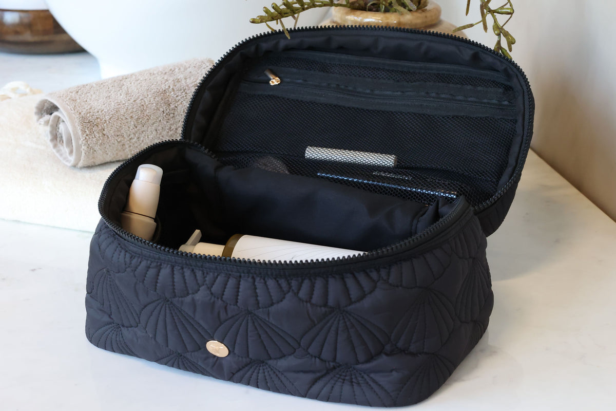 Kulturtasche mit gestepptem Muschelmuster, schwarz