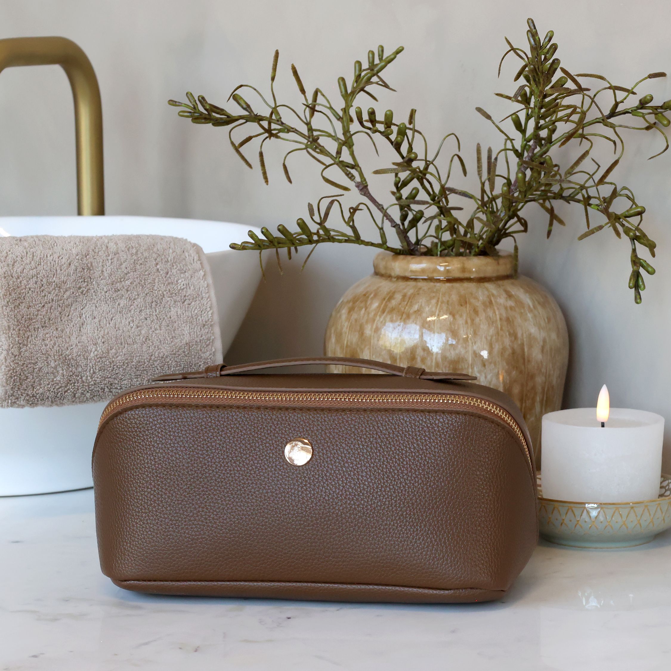 Kulturtasche coffee mit 2 Fächern und 4 Taschen