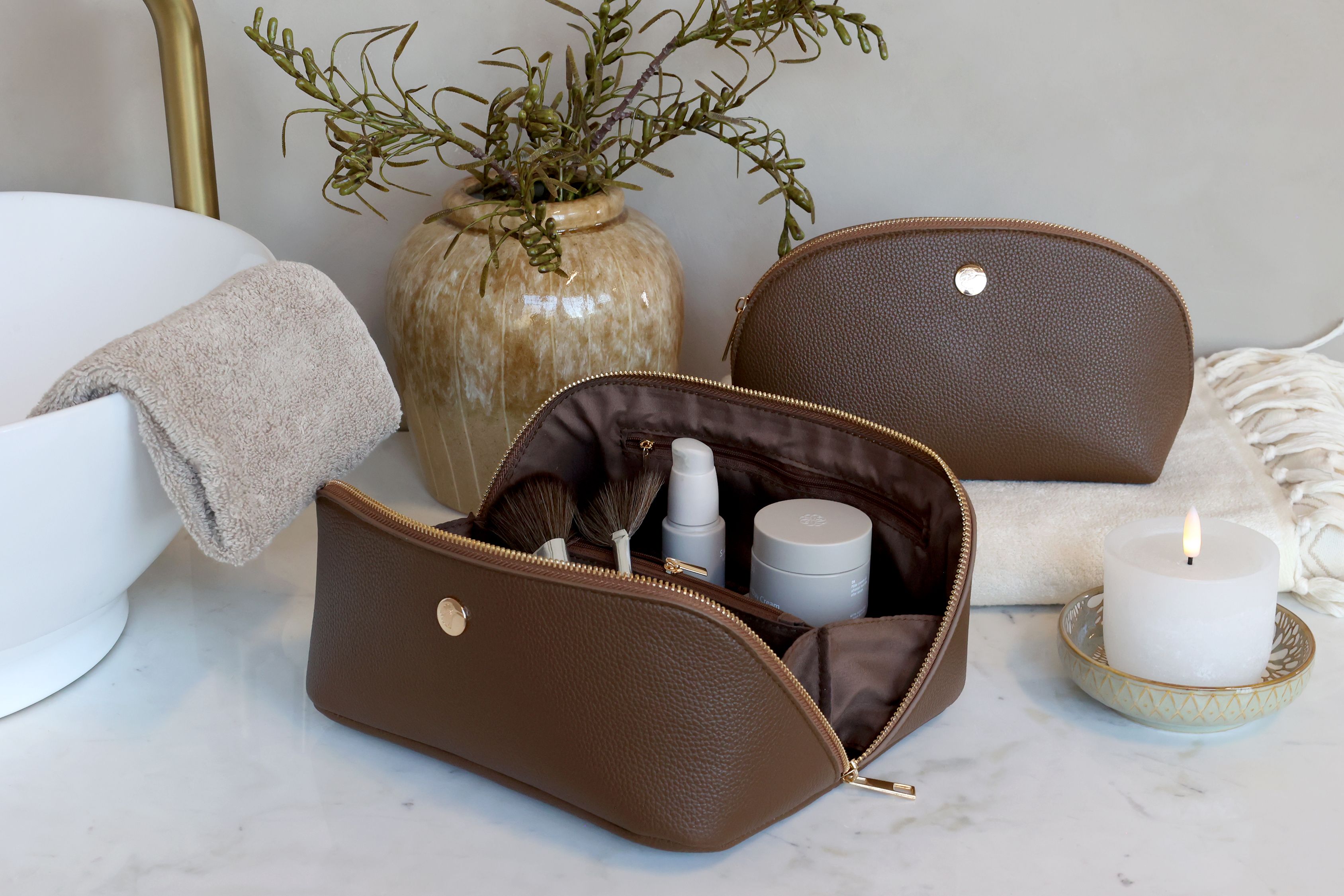 Kulturtasche coffee mit 2 Fächern und 4 Taschen