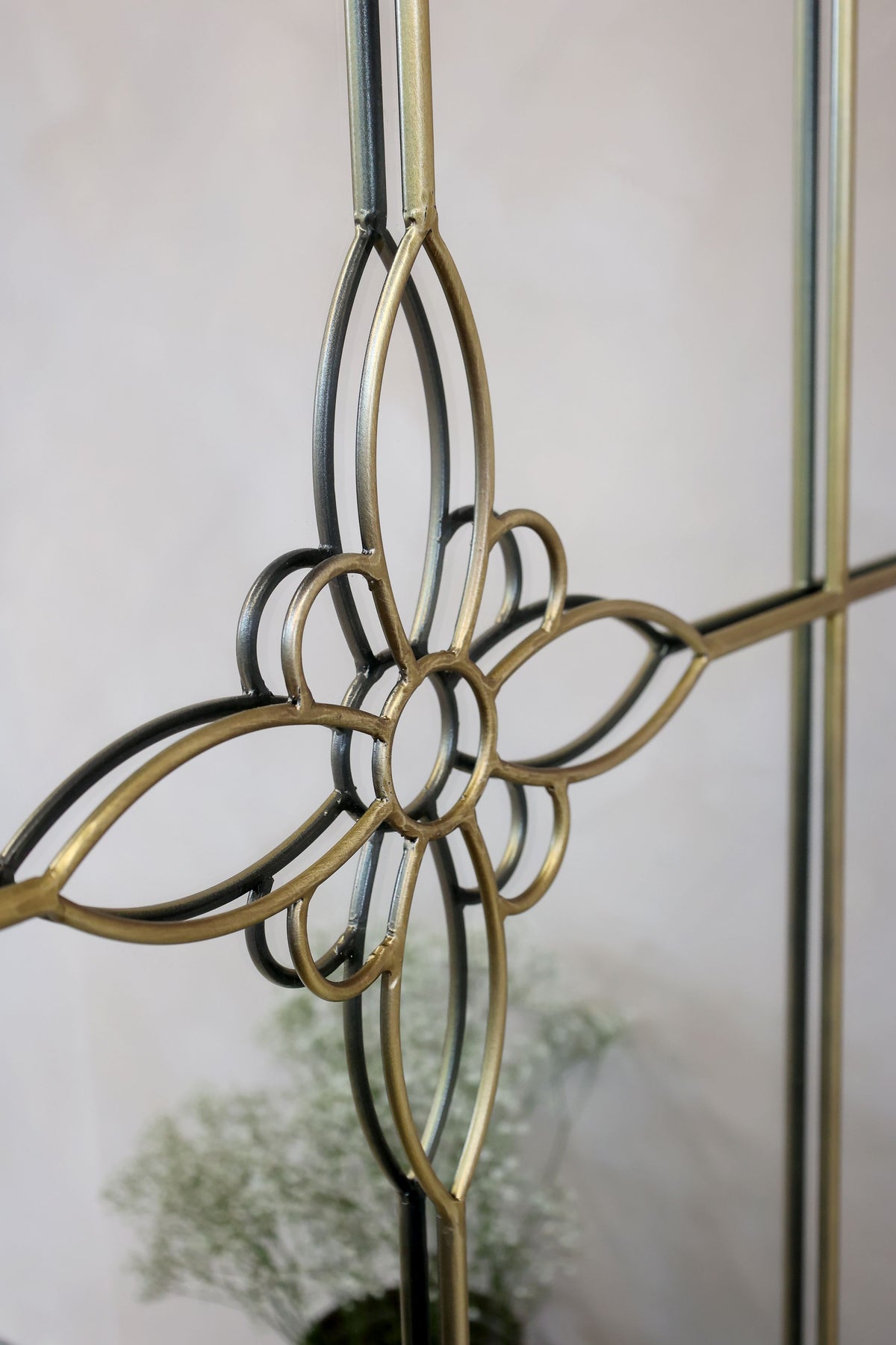 Wandspiegel mit Blumenmotiv aus Eisen und Glas, 180 cm hoch