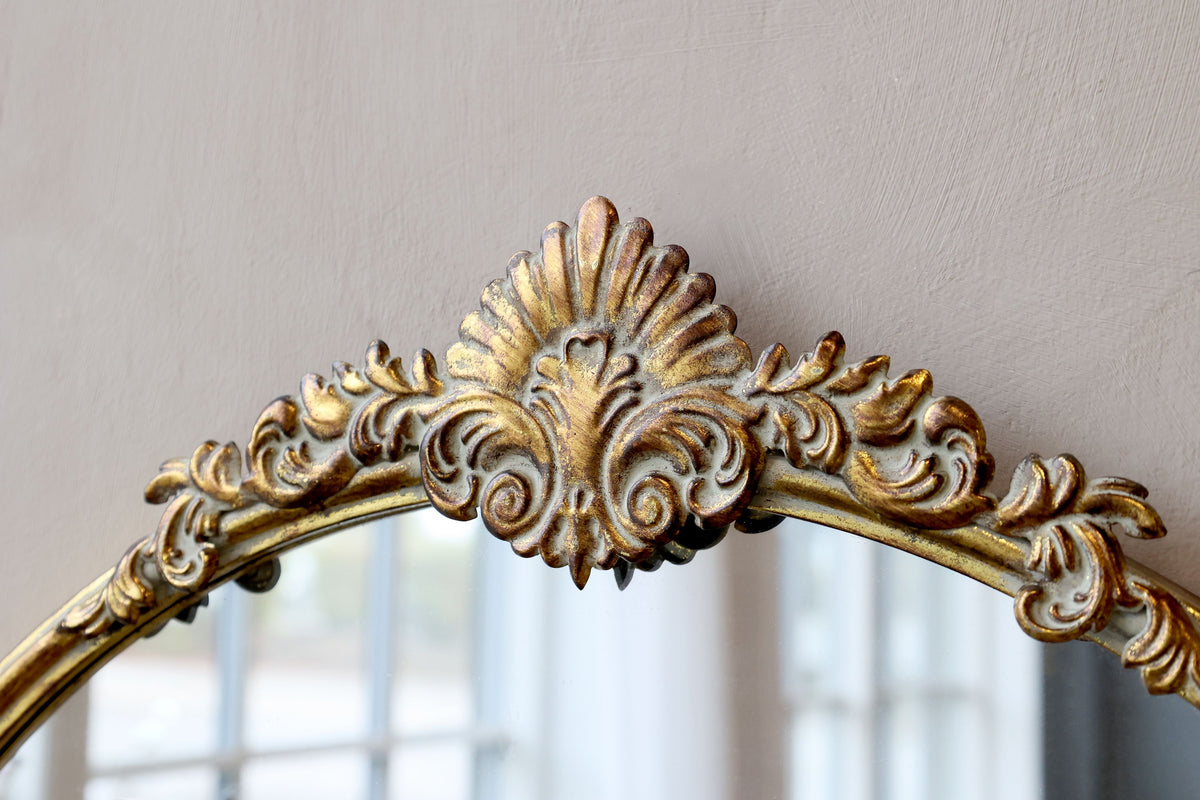 Wandspiegel mit Dekorkante in Antique Messing, 66 cm hoch