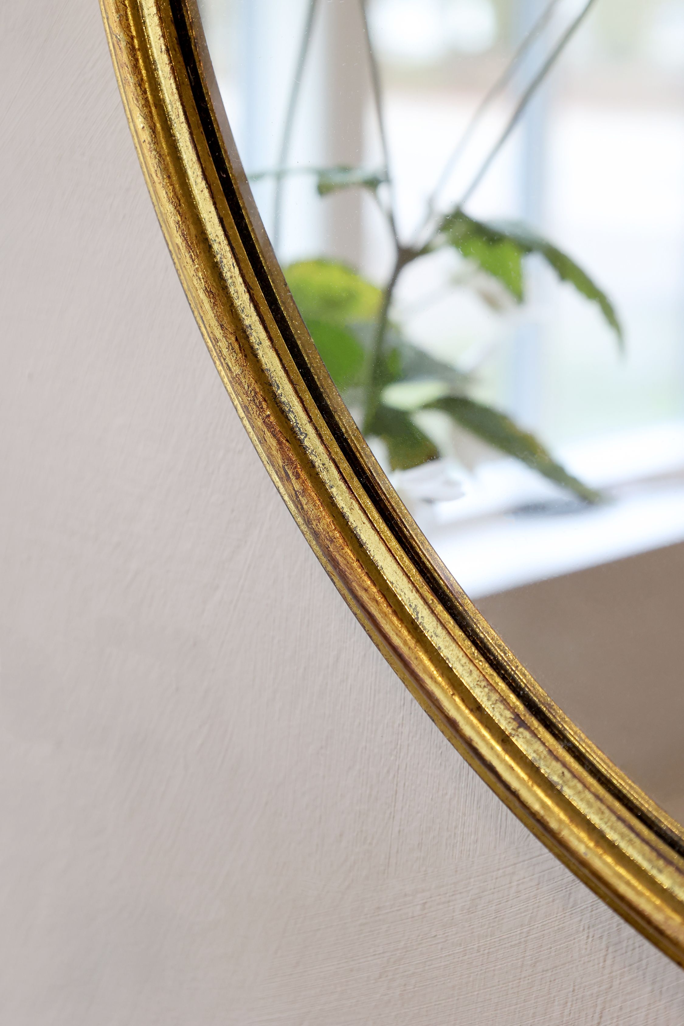 Wandspiegel mit Dekorkante in Antique Messing, 66 cm hoch