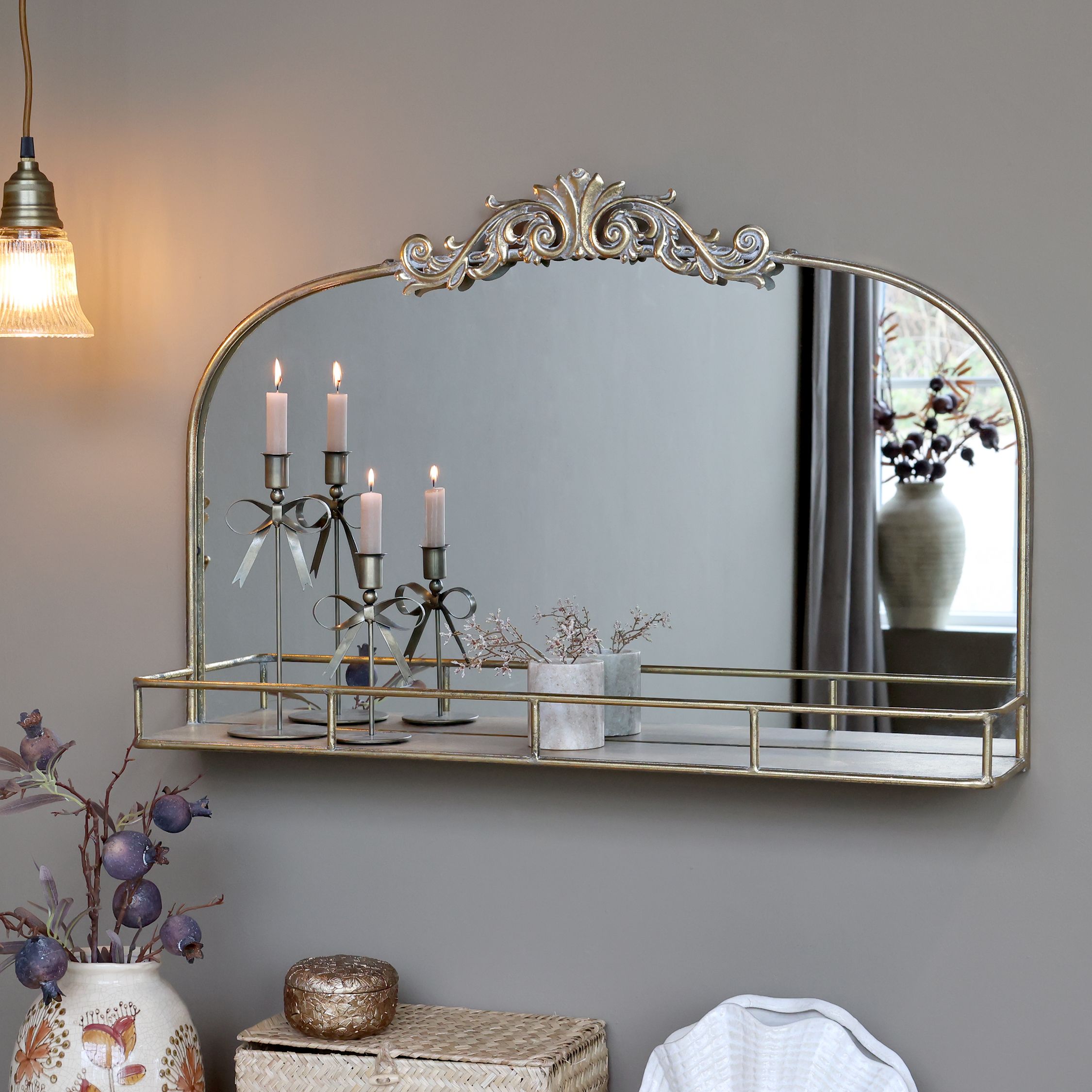 Spiegel mit Regal und Dekor in Antik-Messing, 56 cm hoch