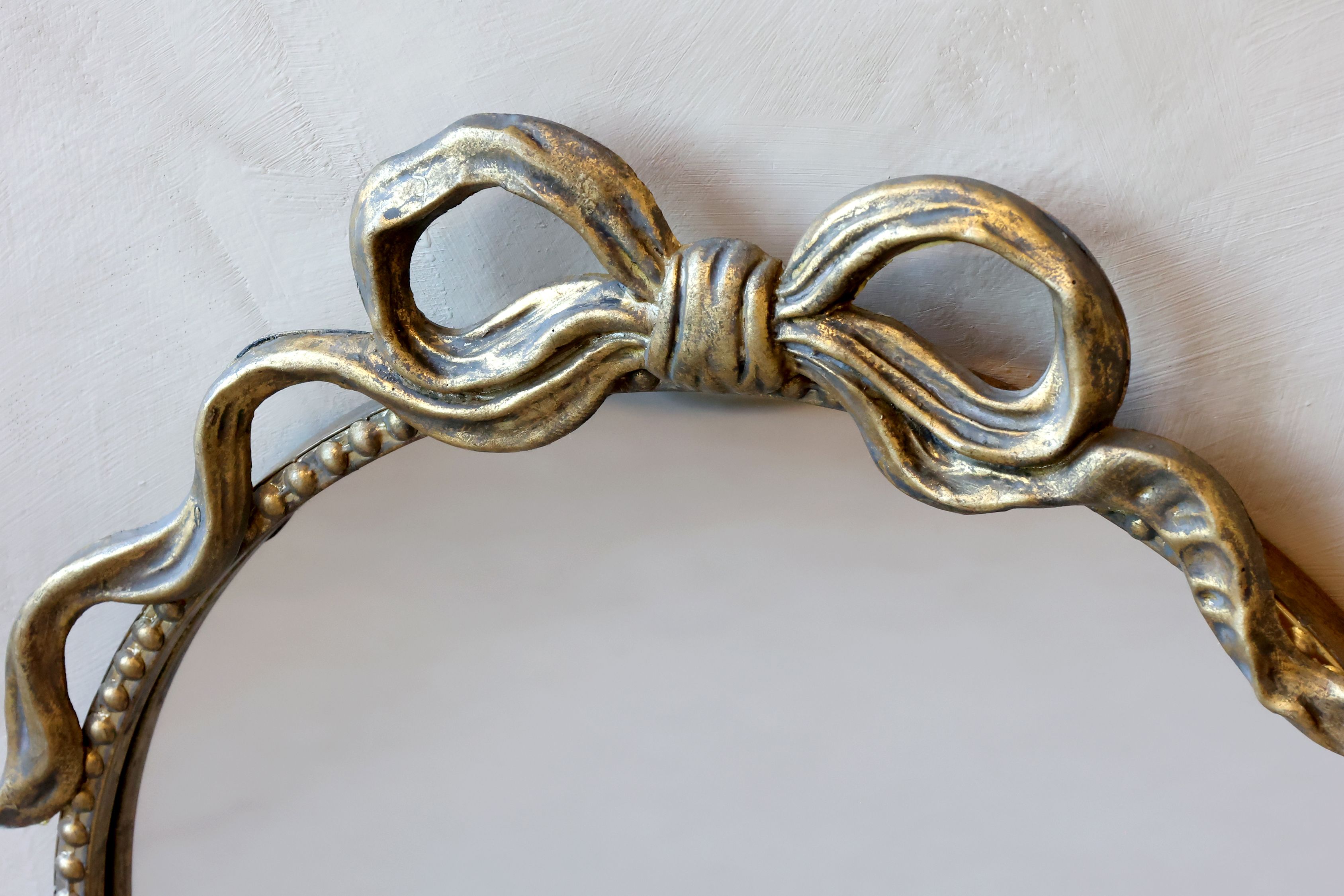 Spiegel mit Schleife aus Eisen und Glas, Antique Messing