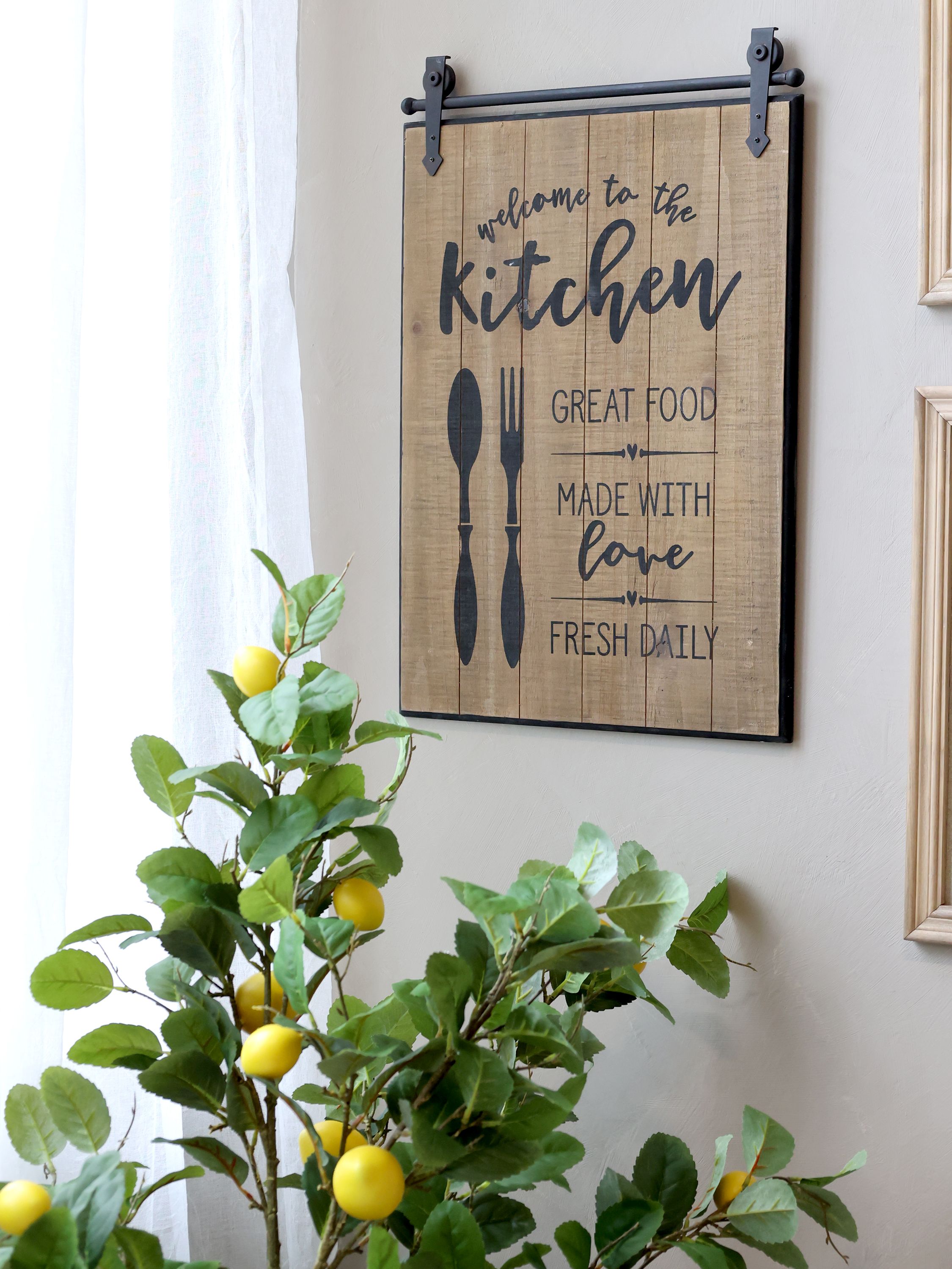 Schild Kitchen aus Tannenholz und Eisen, 38 cm lang