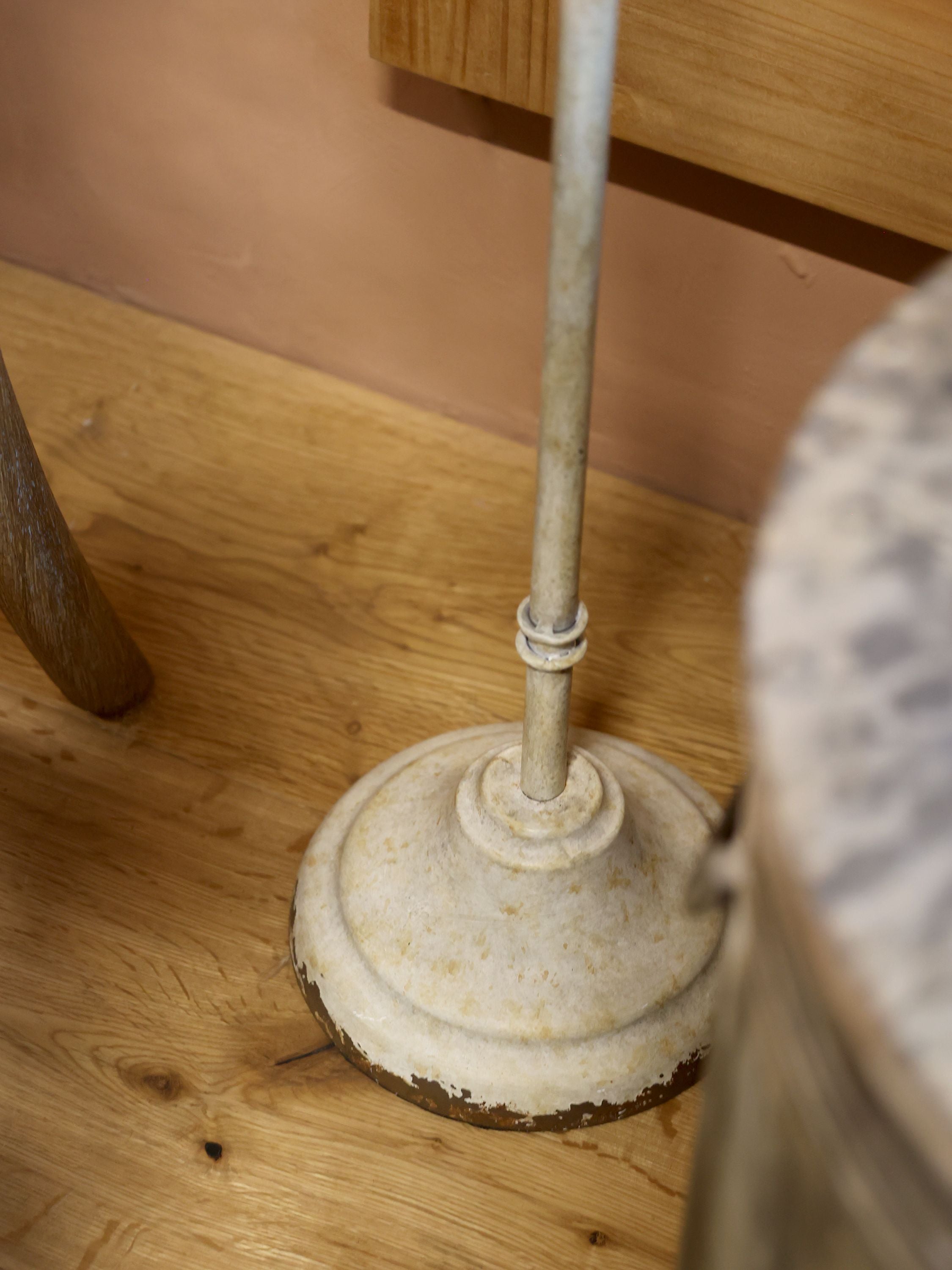Schild open/closed auf Fuß, Eisen, antique creme