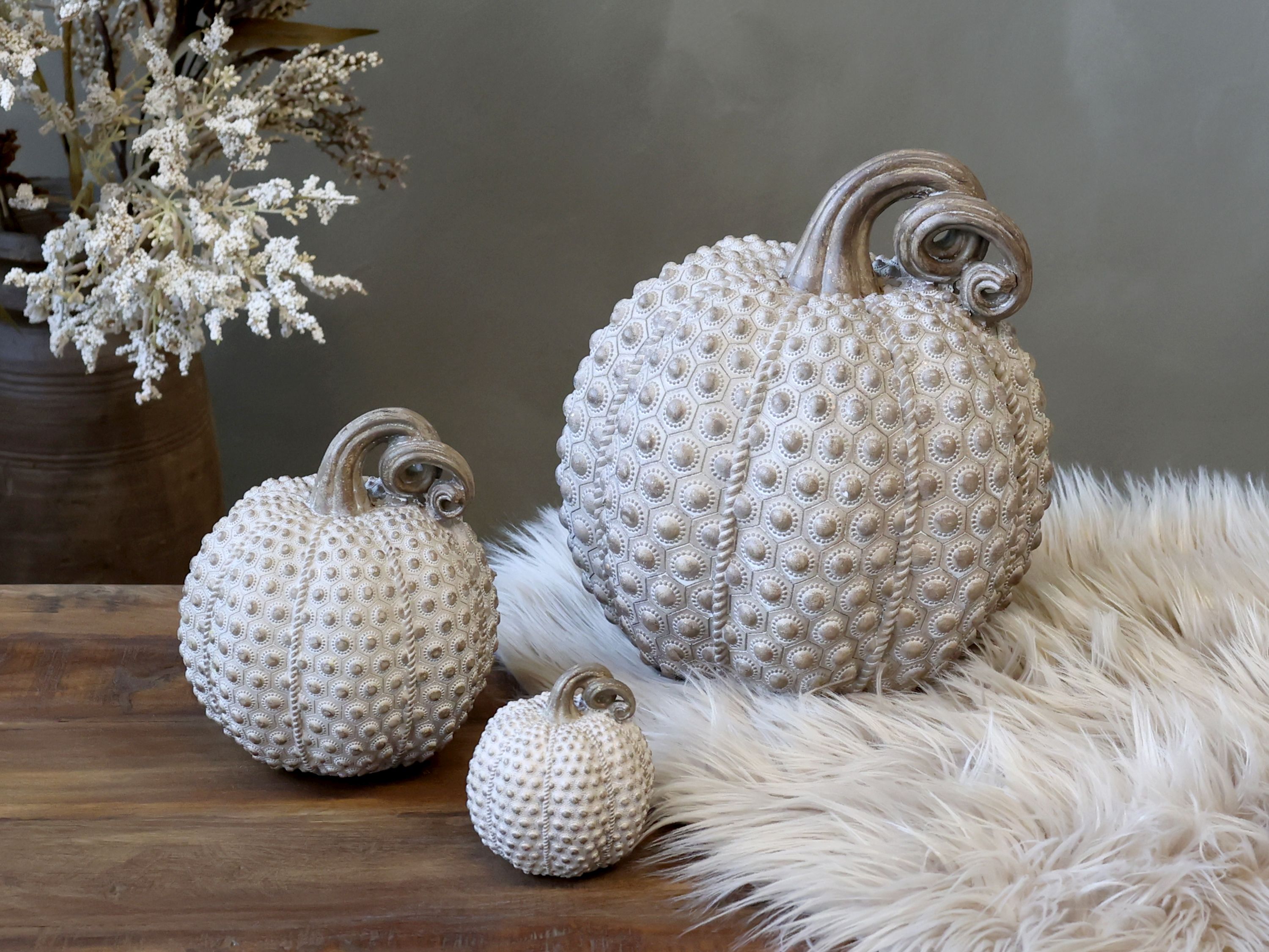 Dekokürbis aus Polyresin, 24 cm hoch, antique latte