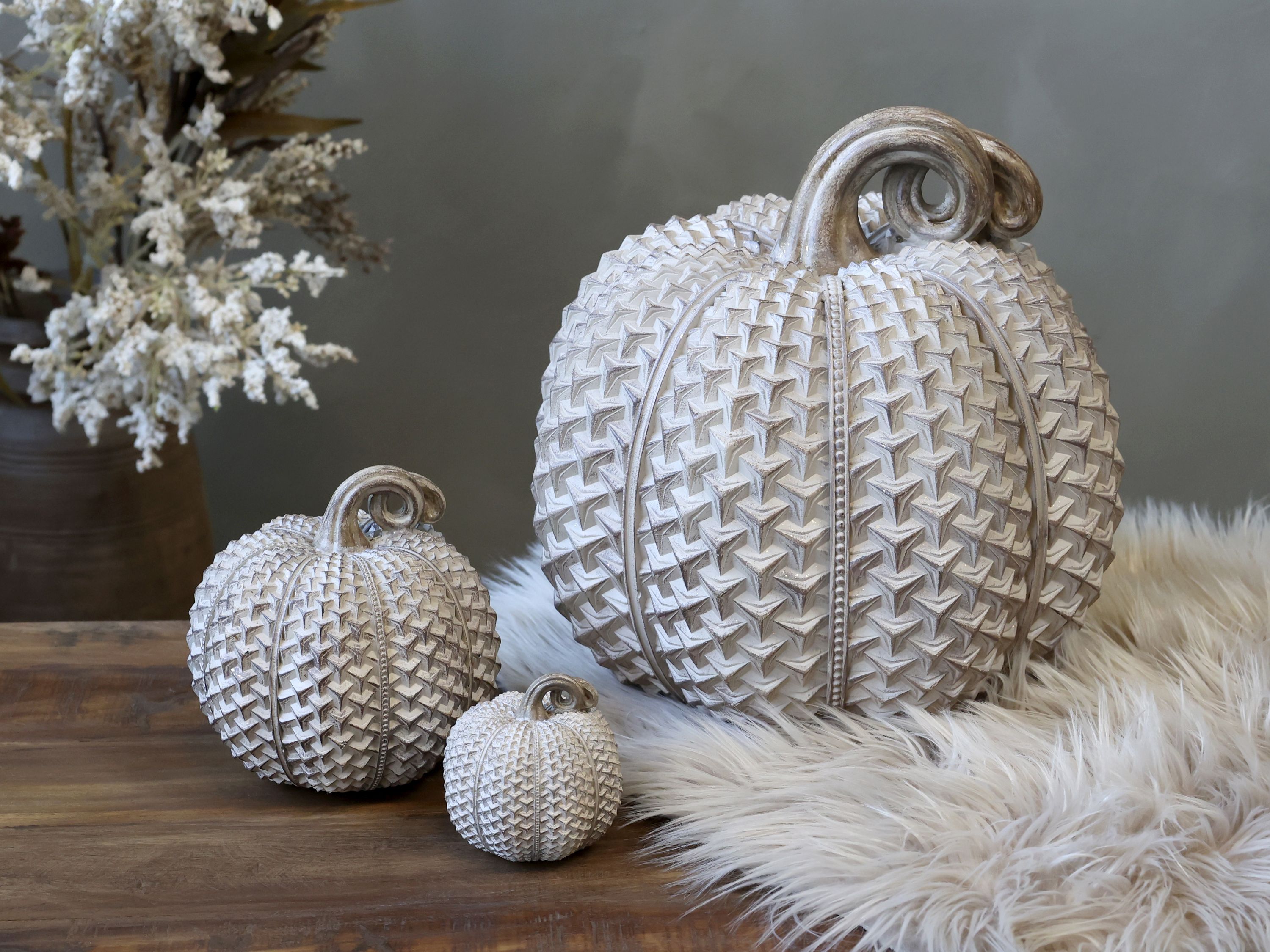 Kürbis-Dekoration aus Polyresin, 28 cm hoch, antique latte