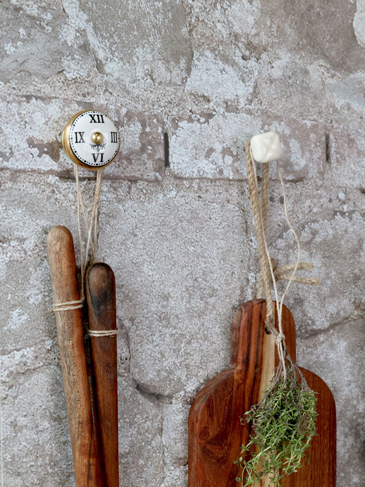 Griff mit Uhr-Motiv aus Porzellan und Eisen, Creme-Gold