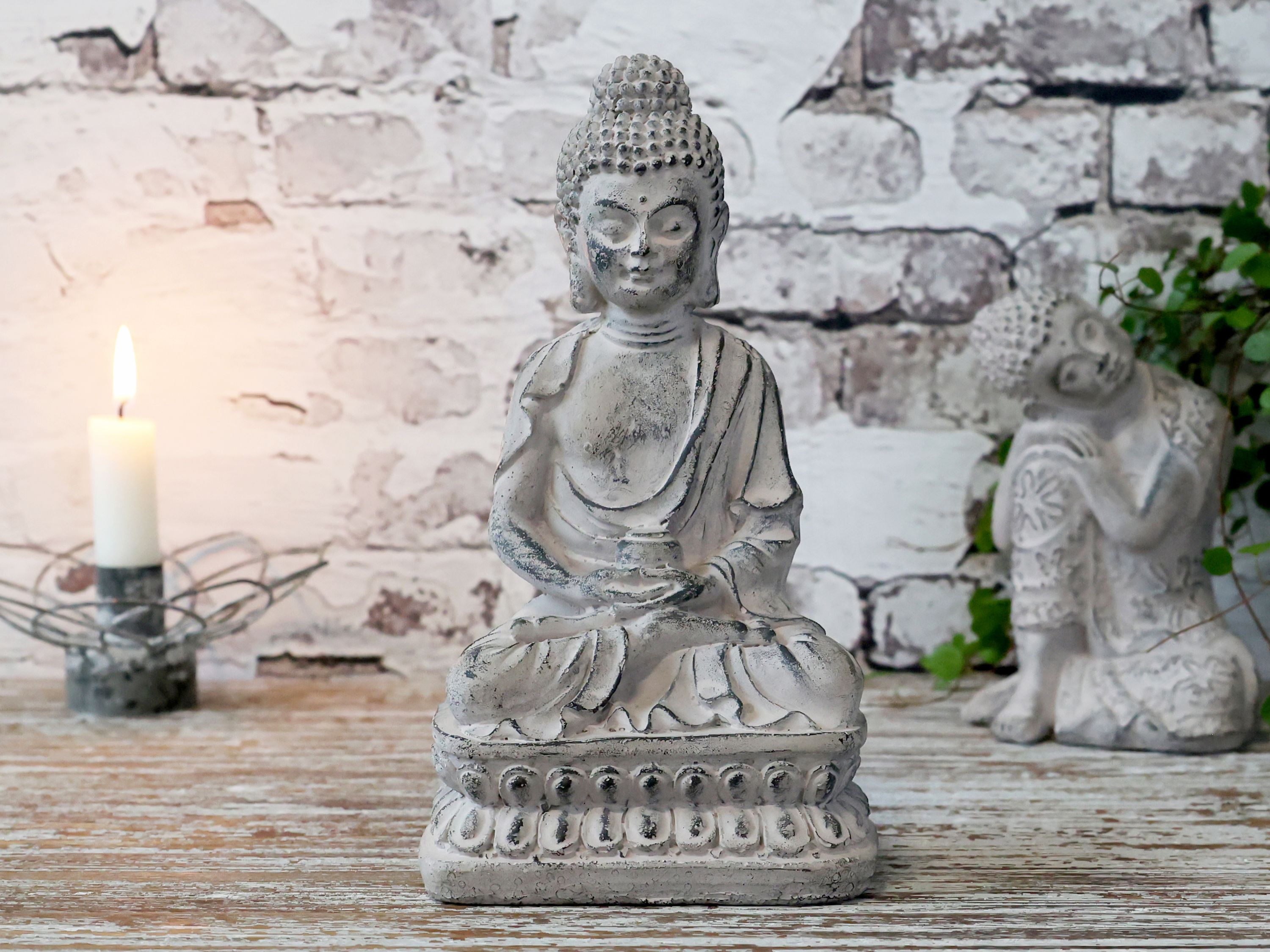 Buddha Figur aus Zement in Französisch Grau, 21 cm hoch