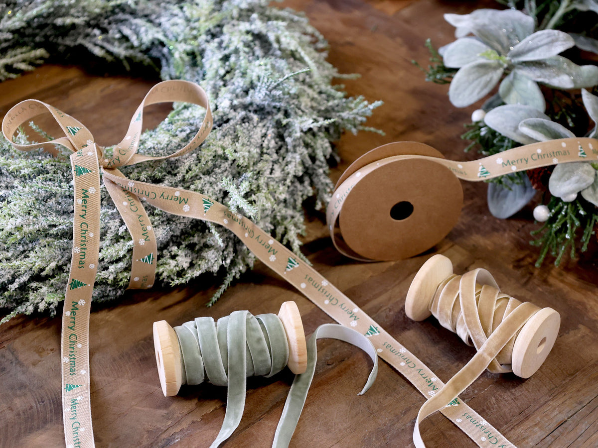 Velourband auf Holzspule, 5 m x 1 cm, creme