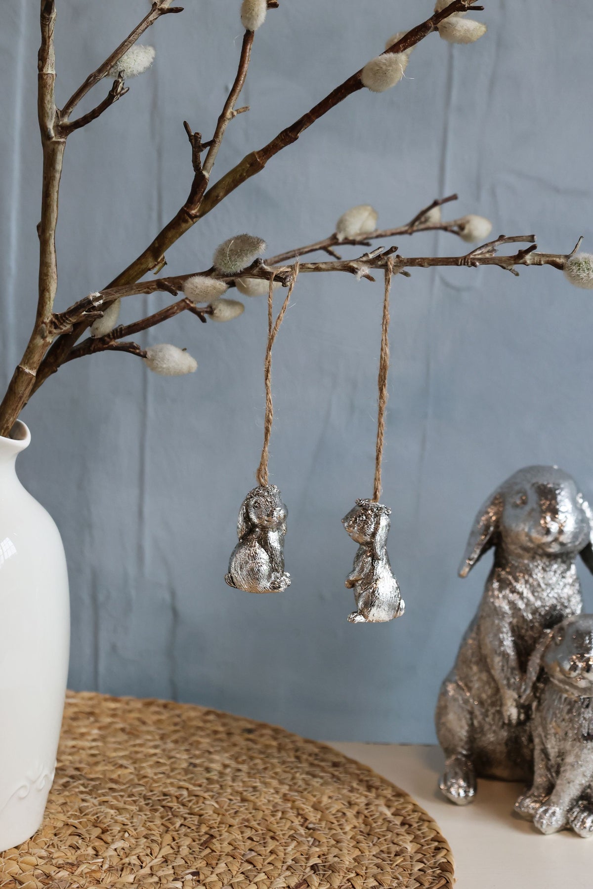 Kaninchen-Figur aus Polyresin in Antik-Silber, 18 cm