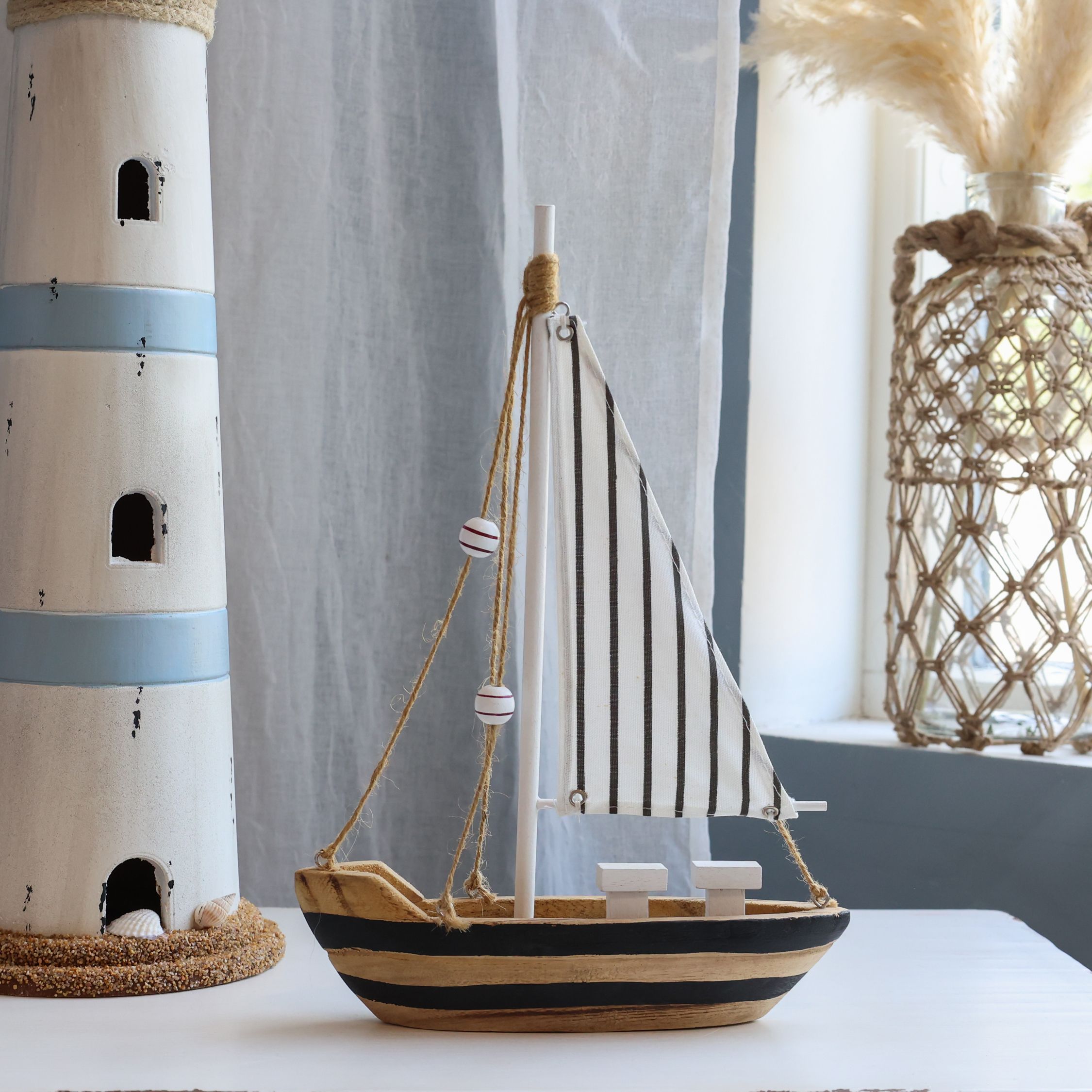 Segelboot Deko aus Kaiserinbaum, 32 cm hoch, schwarz