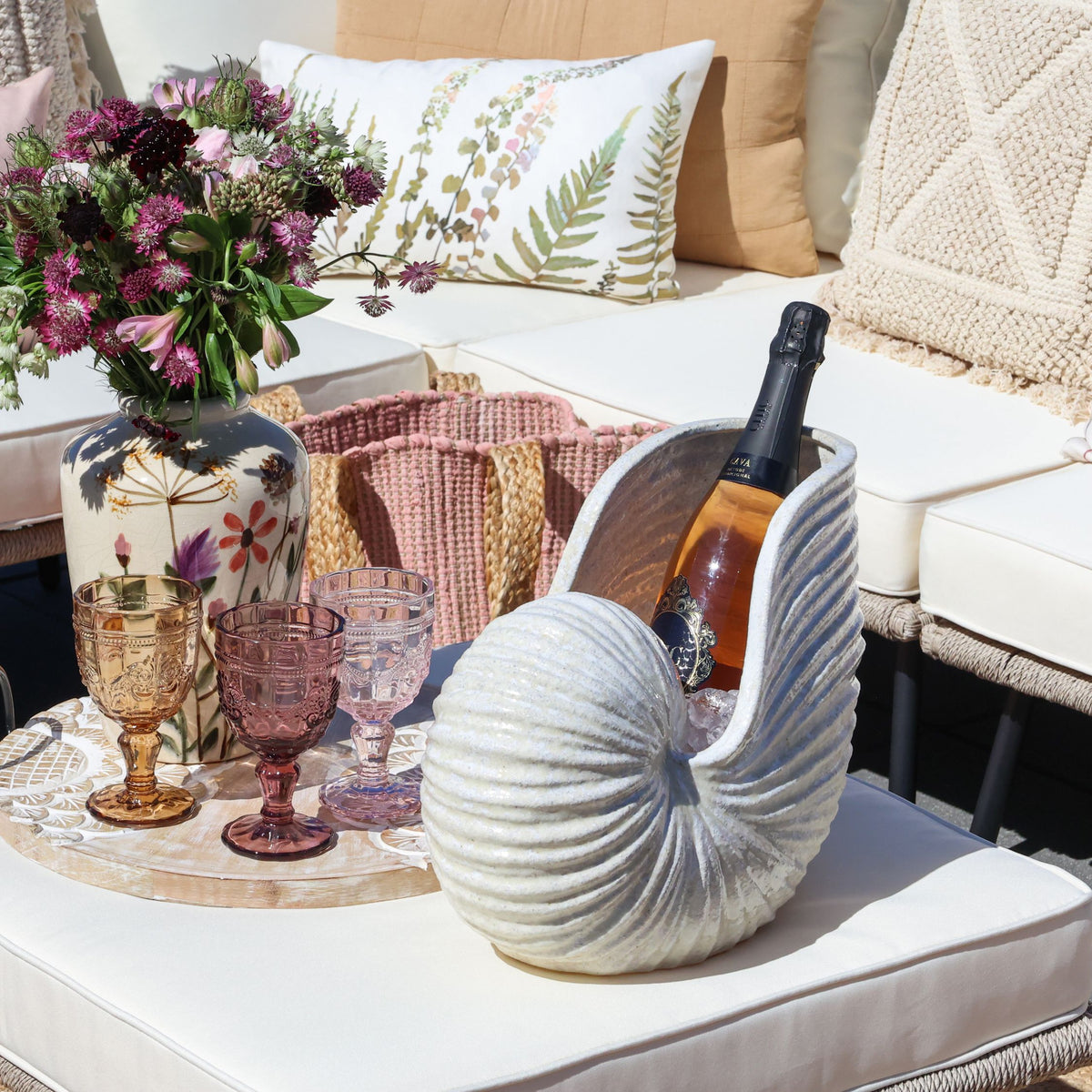 Muschel Vase aus Steingut in Antique Creme