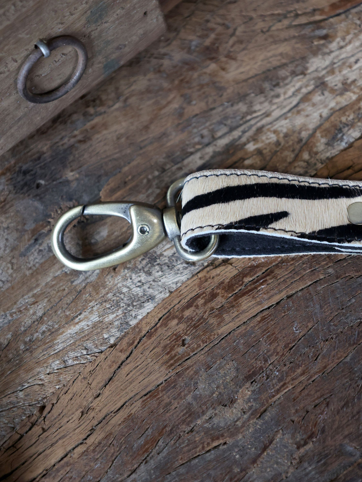 Schlüsselanhänger aus Leder mit Zebradruck, 18 cm lang