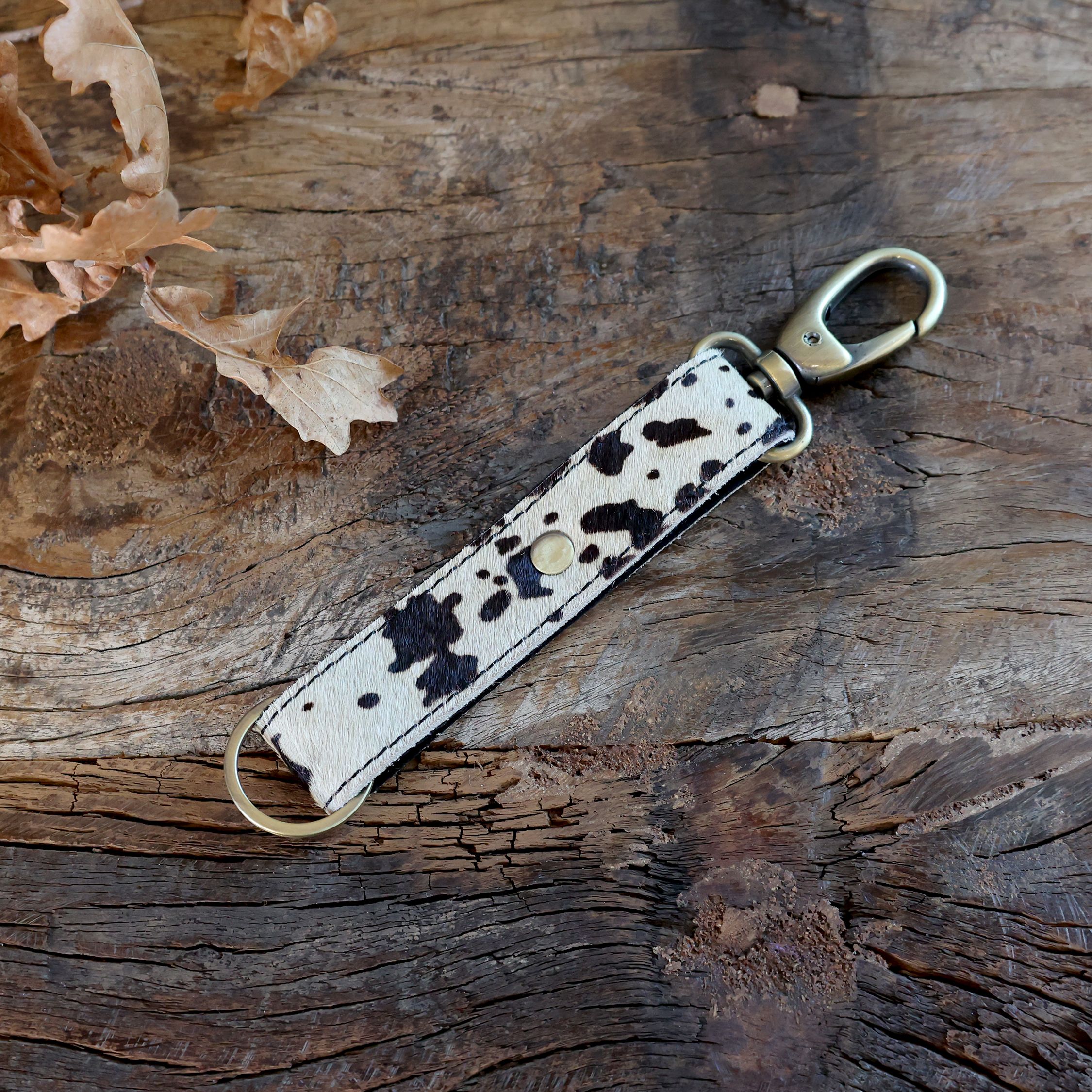 Schlüsselanhänger aus Leder mit Kuhmuster, 18 cm lang